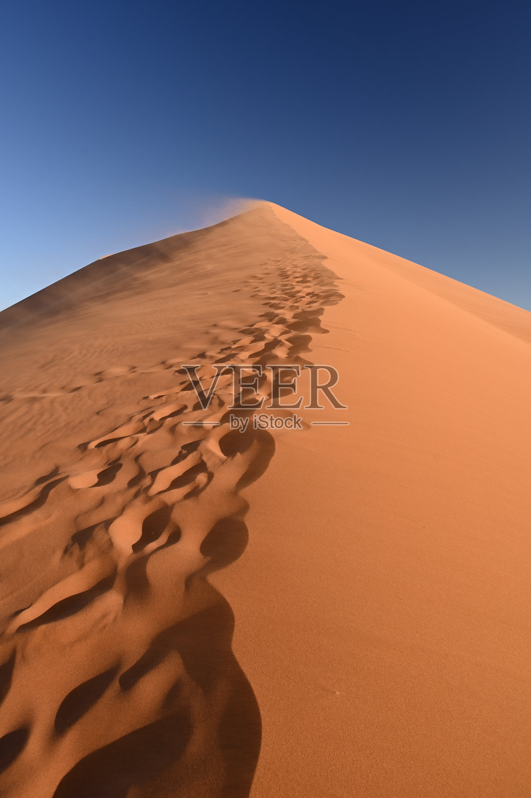 纳米布-诺克卢夫国家公园，纳米比亚，苏丝斯黎沙丘与蓝天照片摄影图片