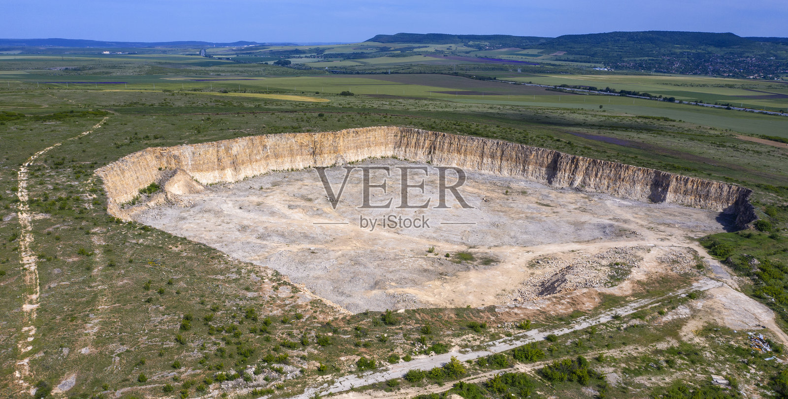 大型露天石材采石场照片摄影图片