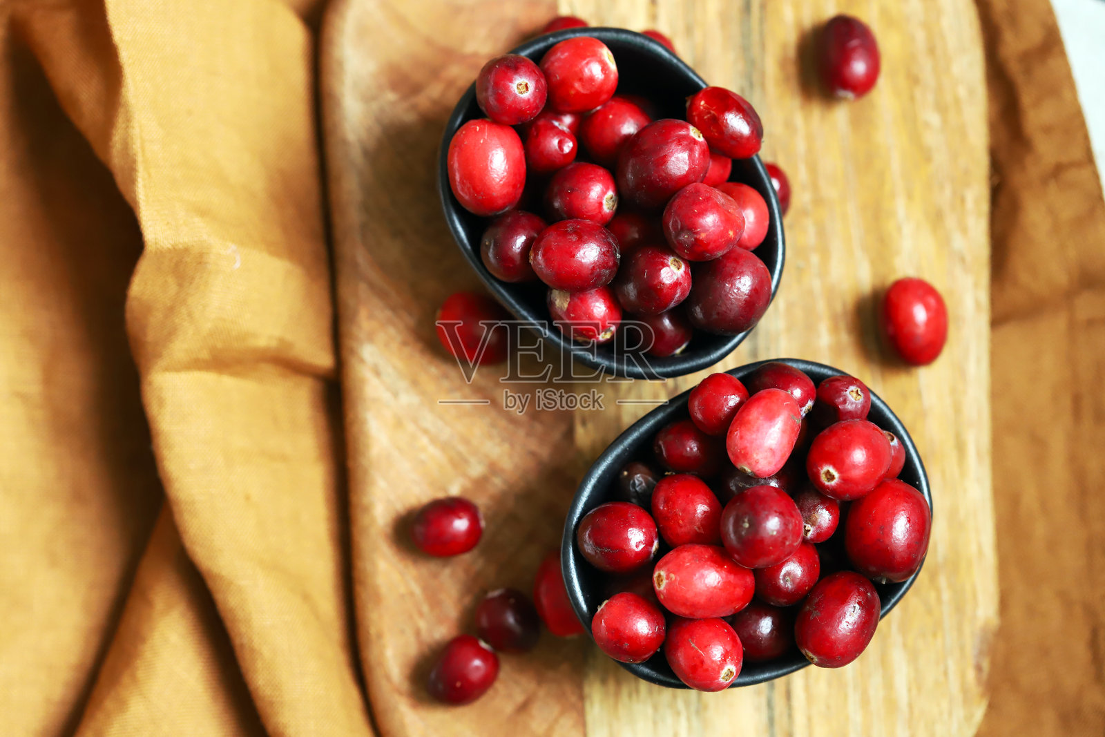 新鲜成熟的蔓越莓丰收照片摄影图片