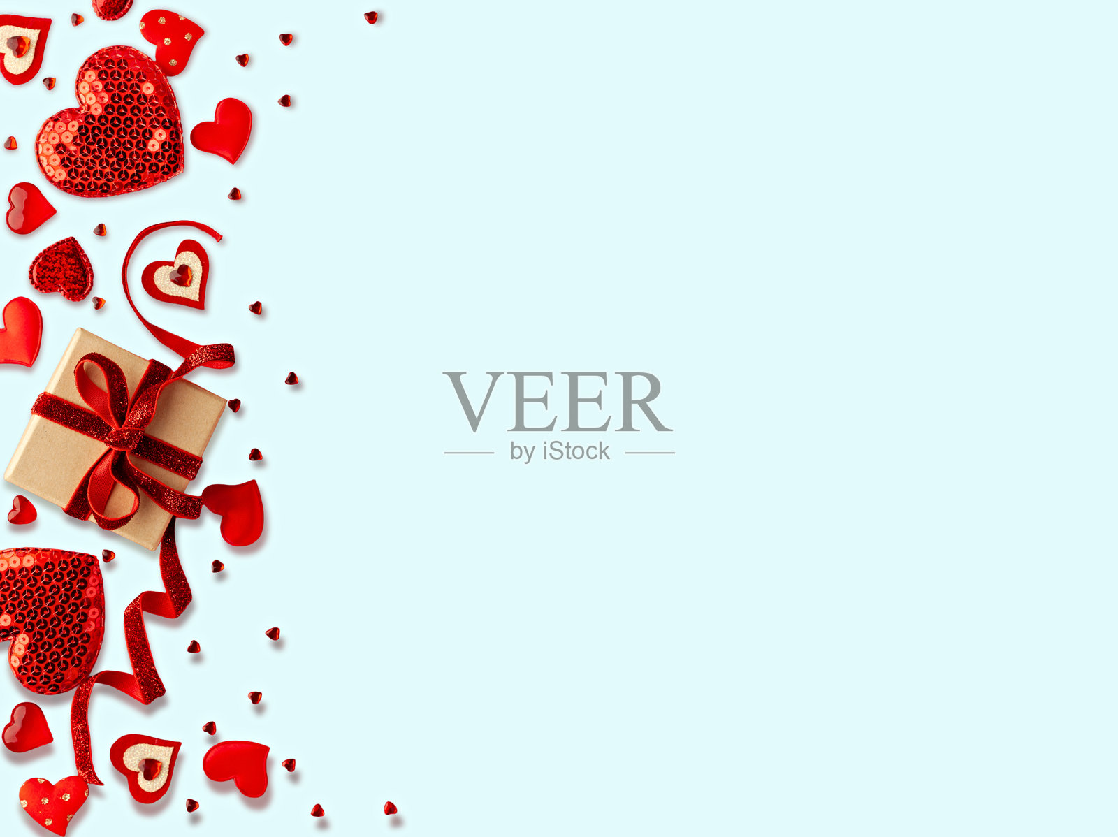 浪漫情人节背景，粉蓝色调，带有礼物和红心，可供复制照片摄影图片