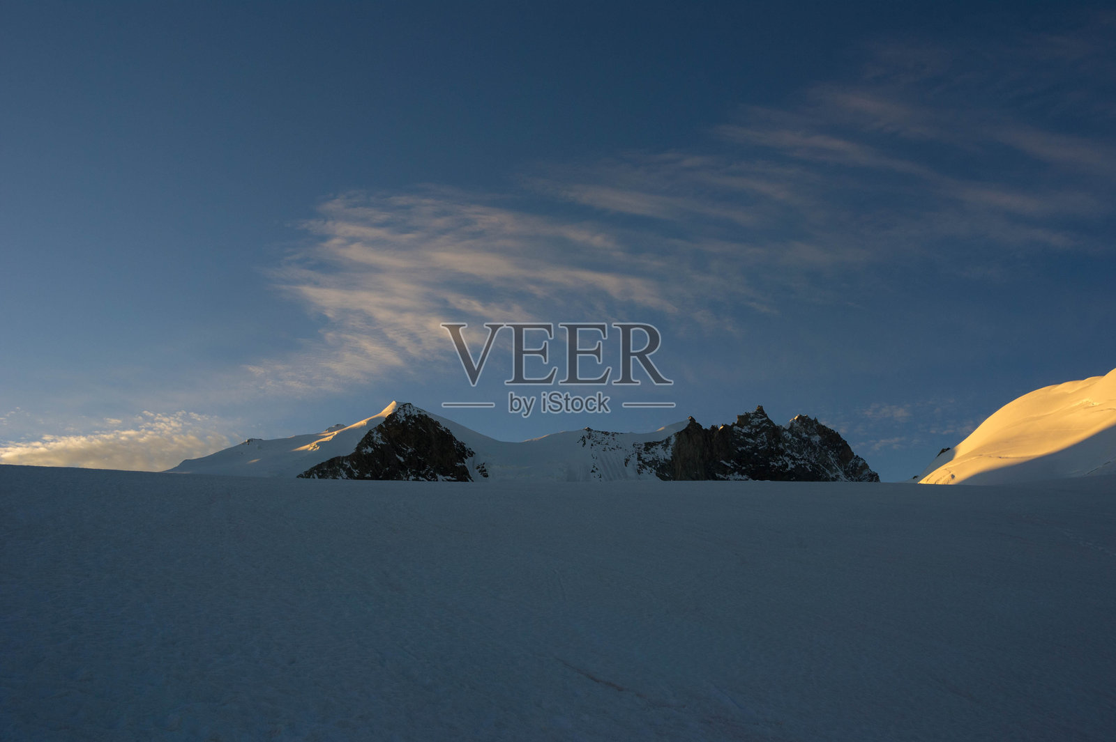 夏季攀登比什峰的风景照片摄影图片