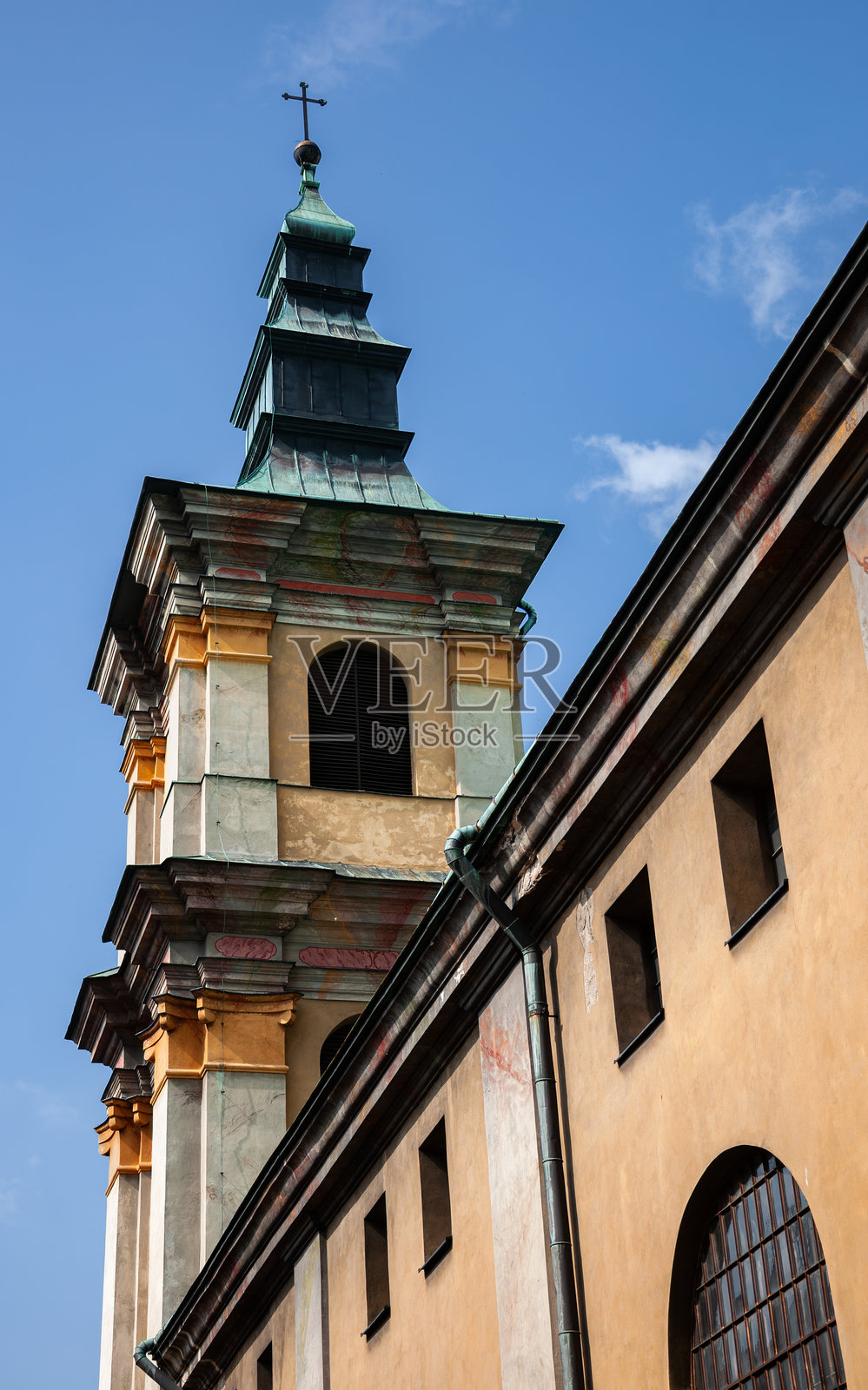 普热梅希尔镇的老大教堂塔楼照片摄影图片