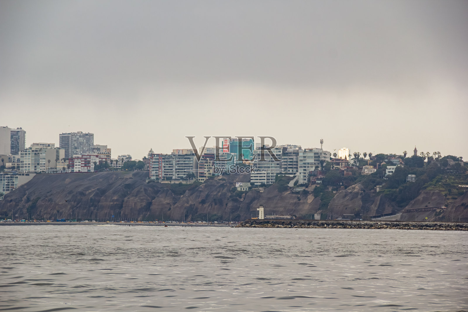 拉斯索姆布里拉斯海滩灯塔，利马，巴兰科区照片摄影图片