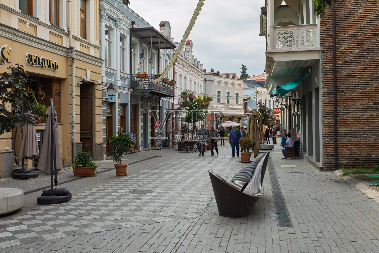 格鲁吉亚第比利斯老城区的传统建筑街道照片摄影图片