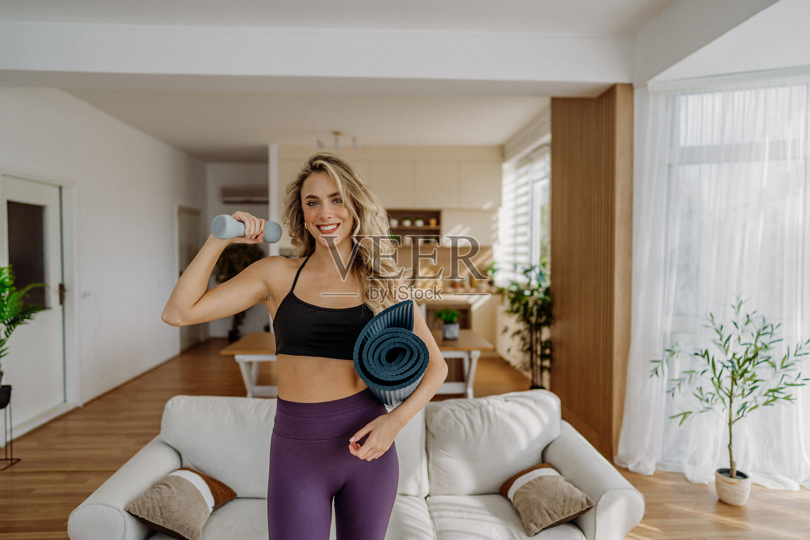 在家锻炼照片摄影图片