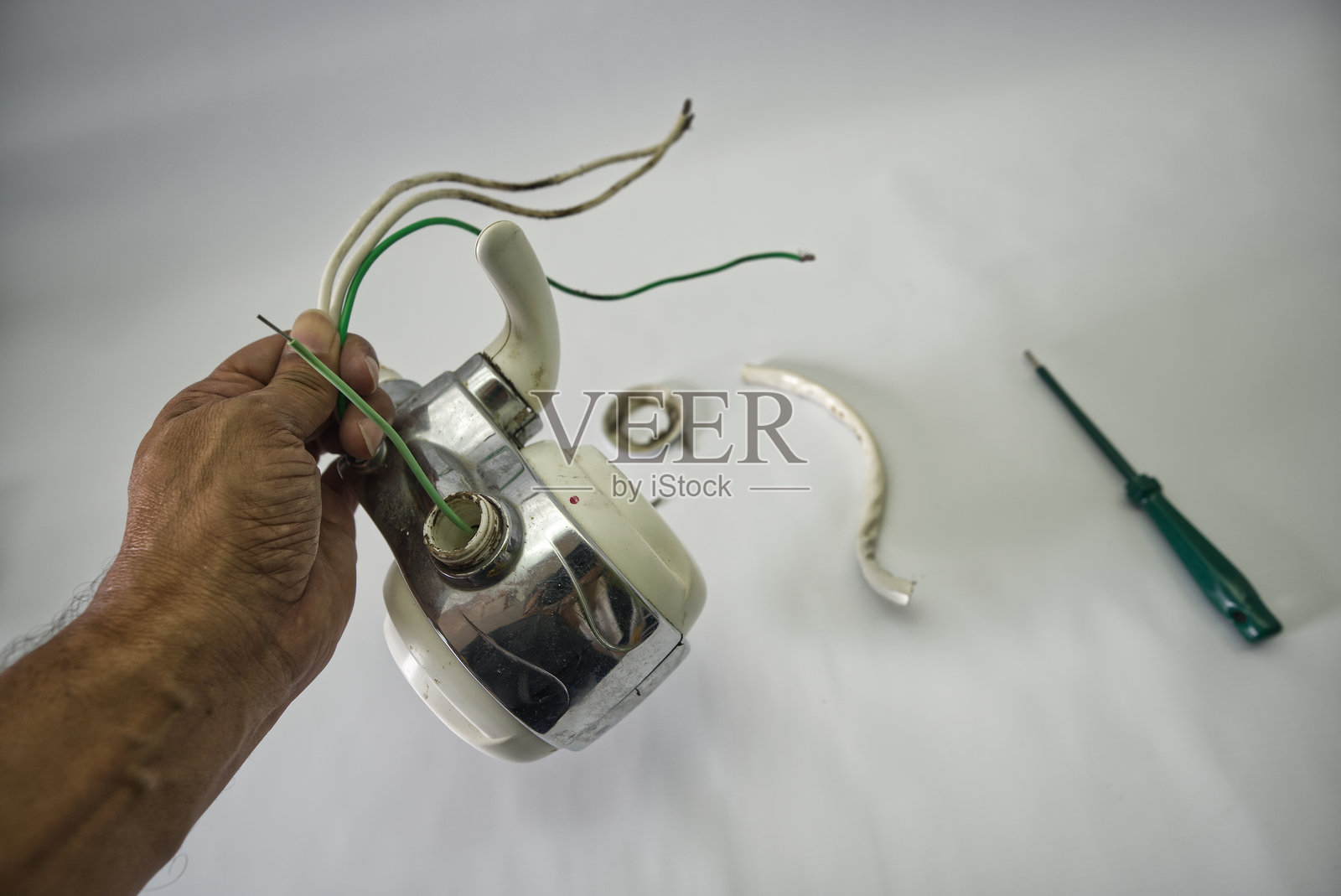 带温度控制的电动厨房水龙头照片摄影图片