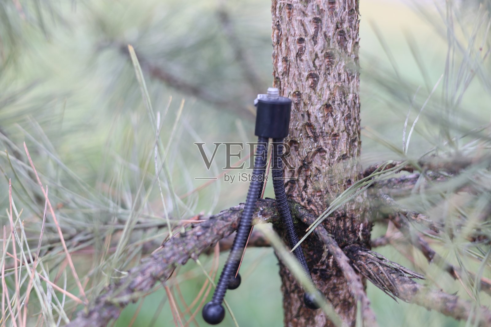 小巧灵活的可弯曲相机三脚架，摄影师或电影制作人的装备照片摄影图片