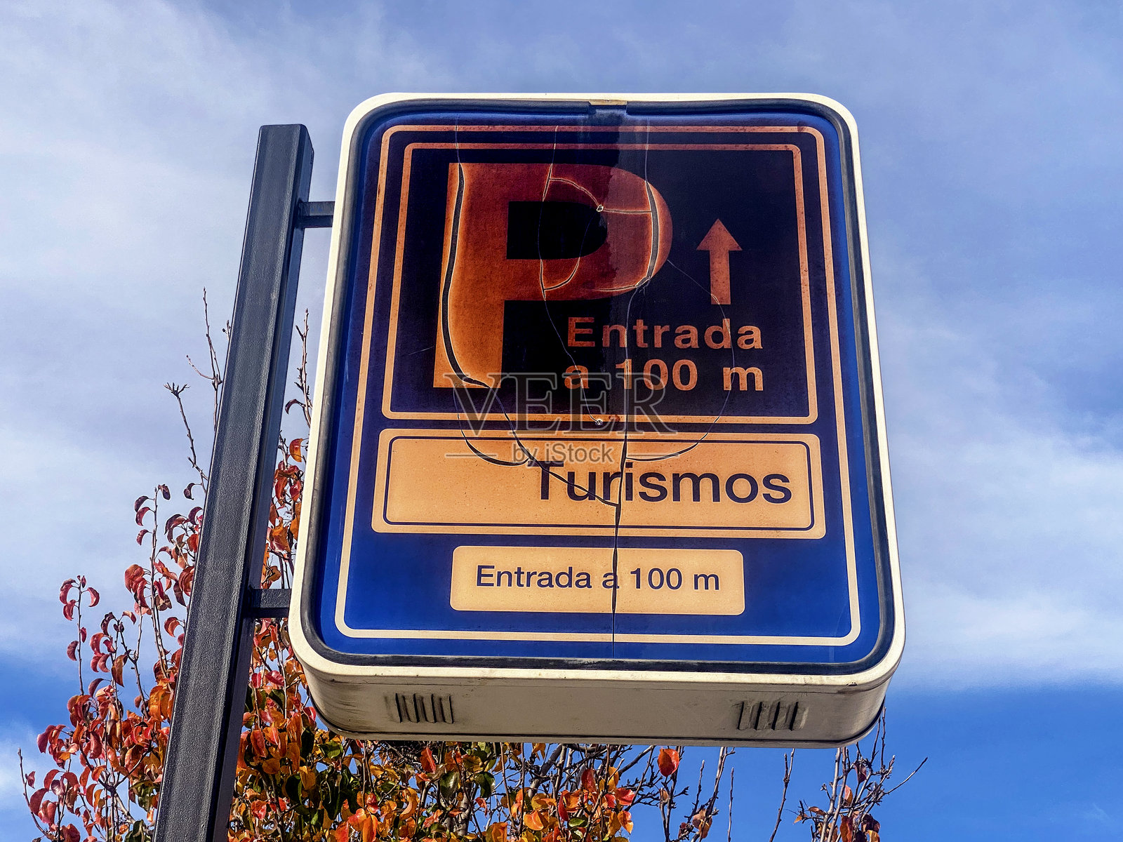 破损的停车标志照片摄影图片