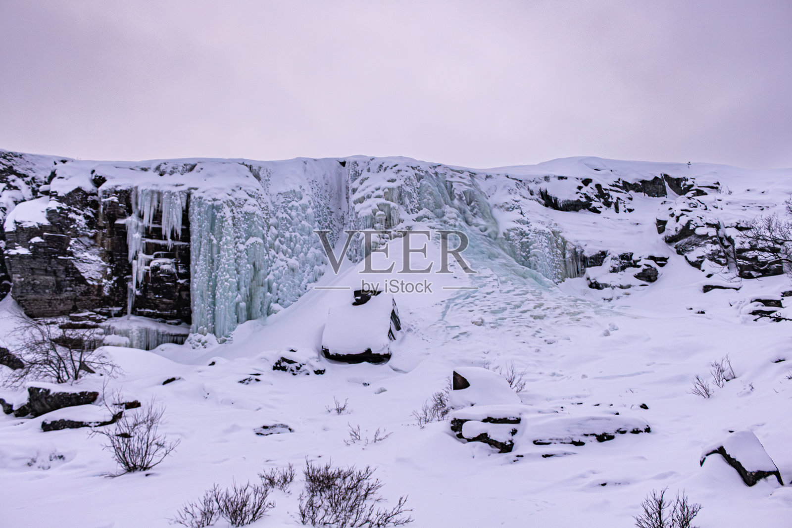 奥尔沃斯福森的冰封瀑布，位于阿尔塔照片摄影图片