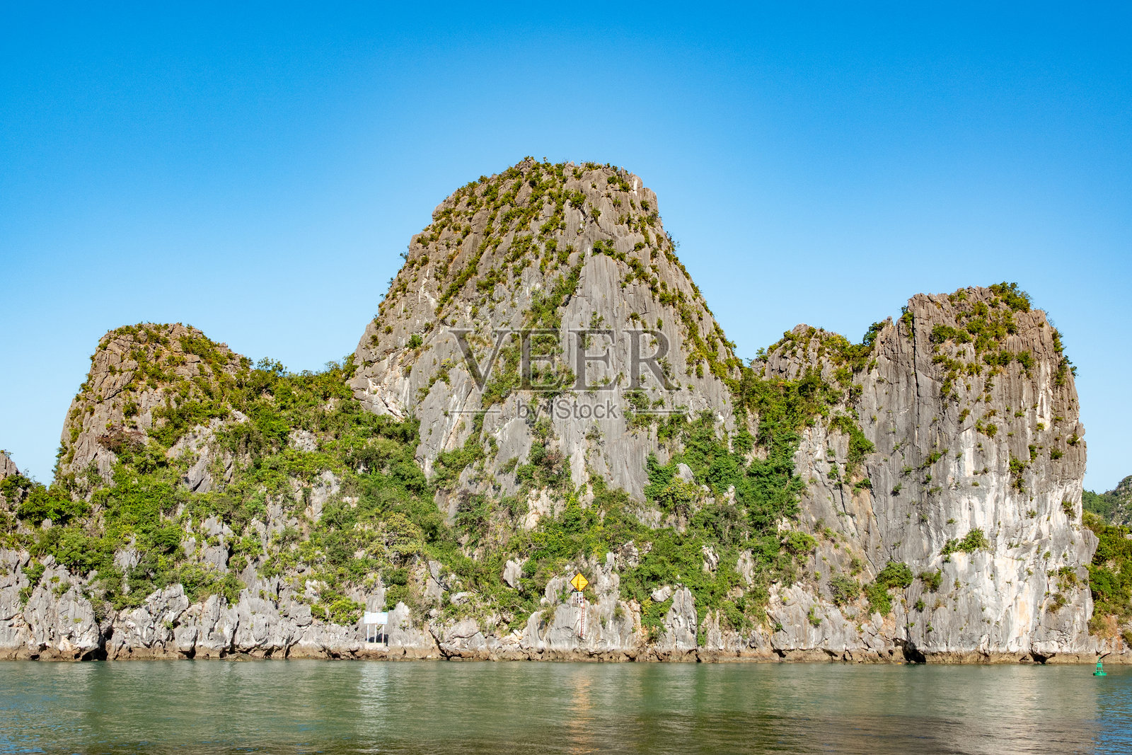 越南广宁省北部湾的下龙湾照片摄影图片