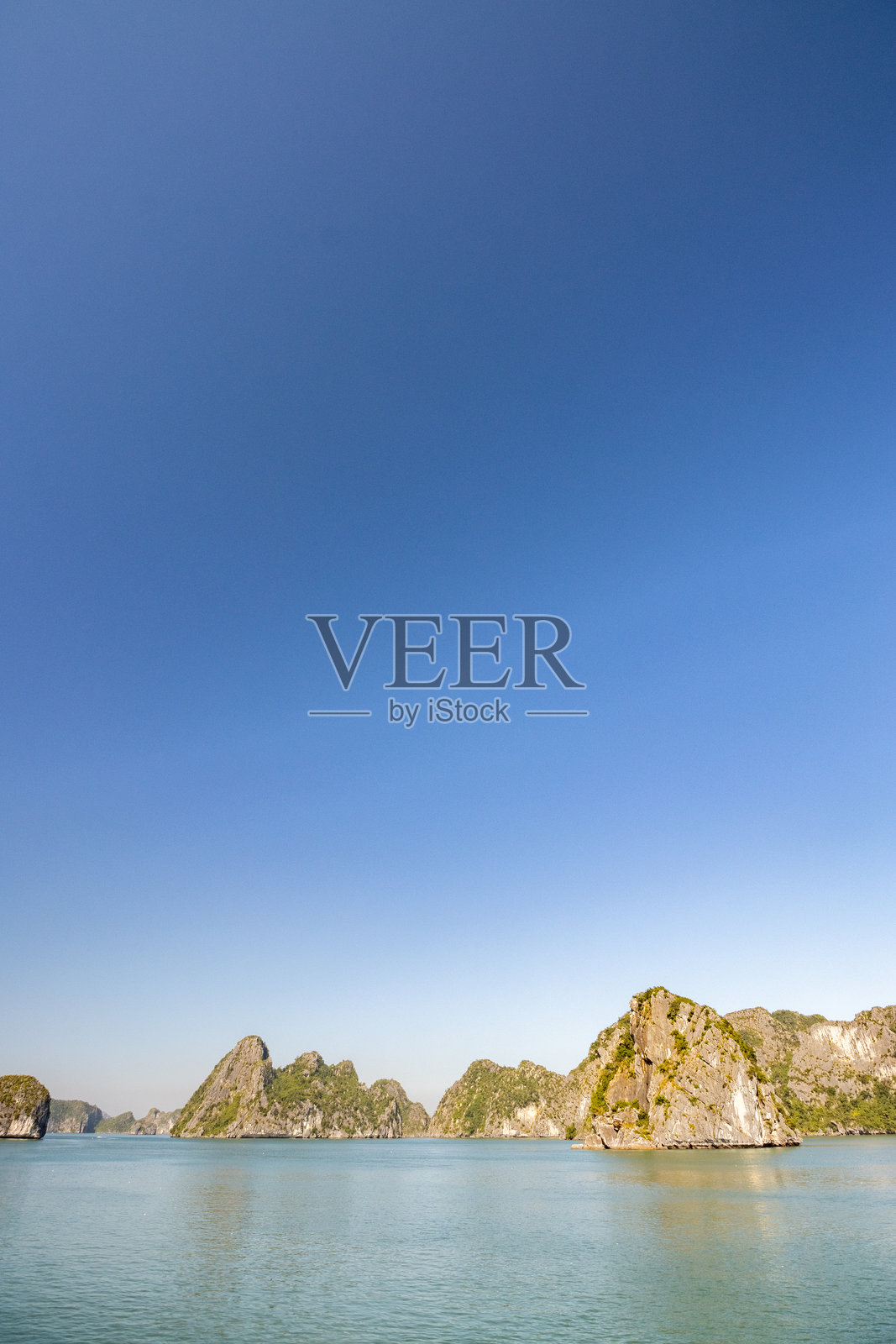 越南广宁省北部湾的下龙湾照片摄影图片