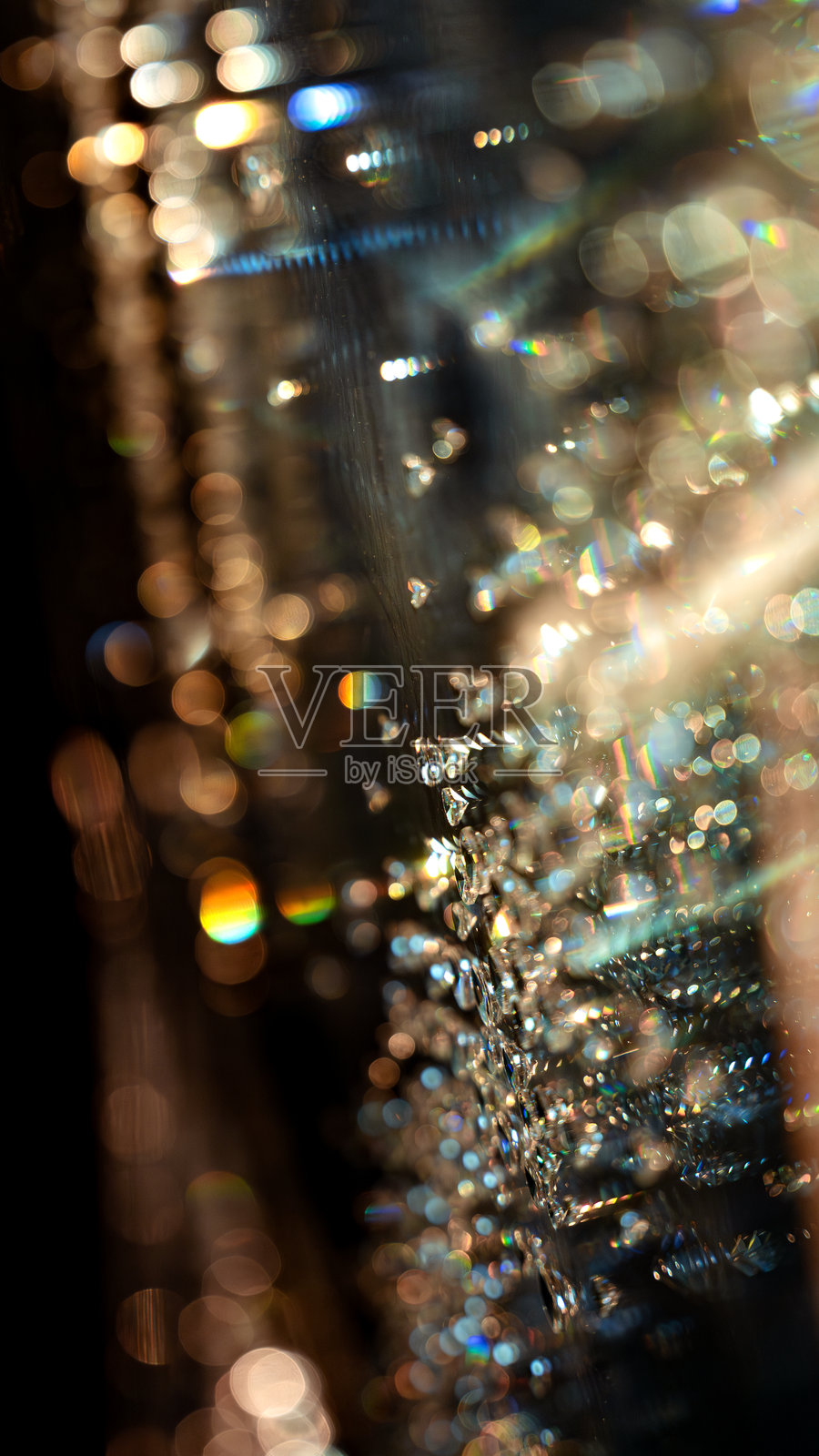 反射光线，营造出色彩缤纷的散景和闪光背景照片摄影图片