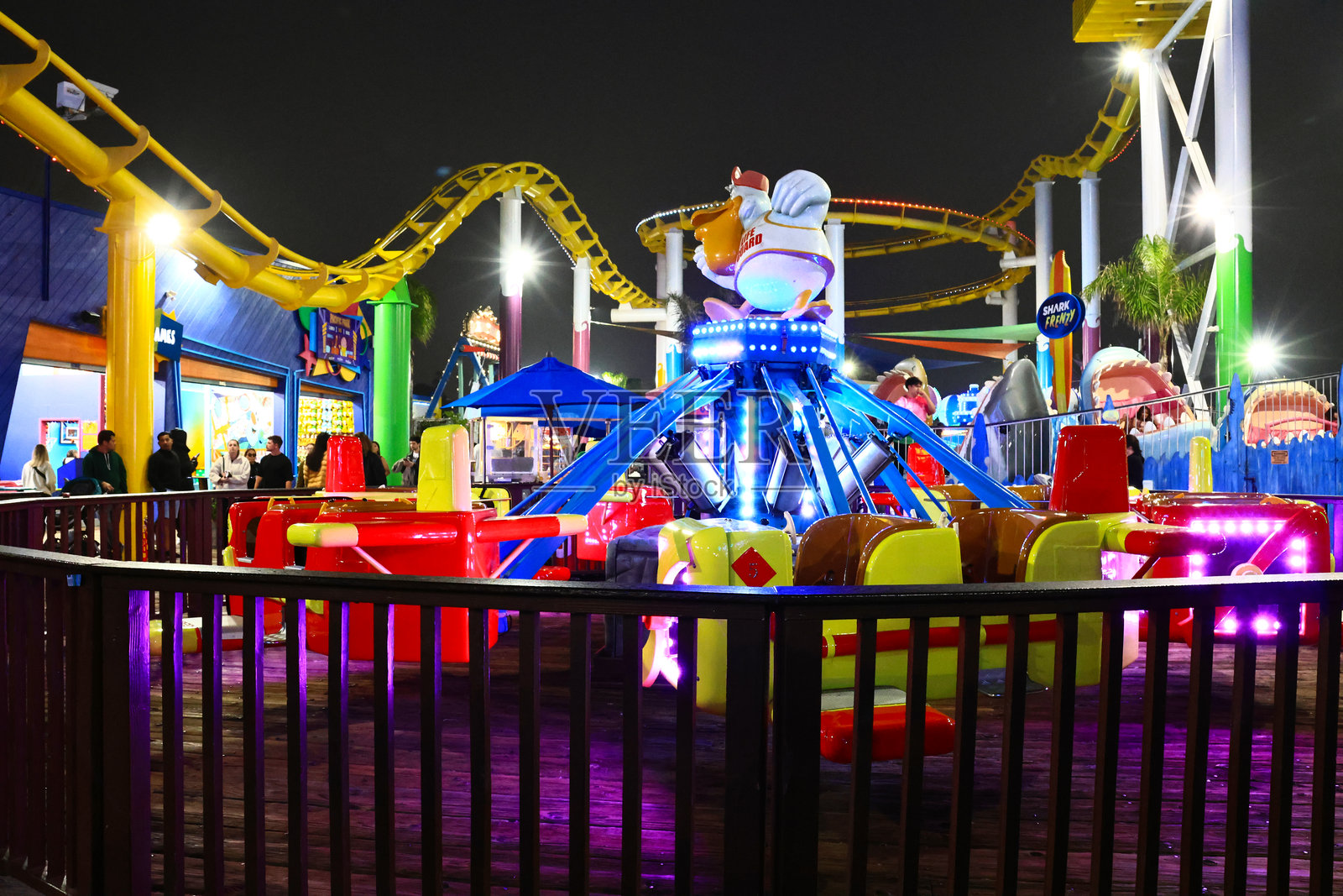 加利福尼亚州圣莫尼卡 – 2025年11月8日：圣莫尼卡太平洋公园，海滨游乐园照片摄影图片