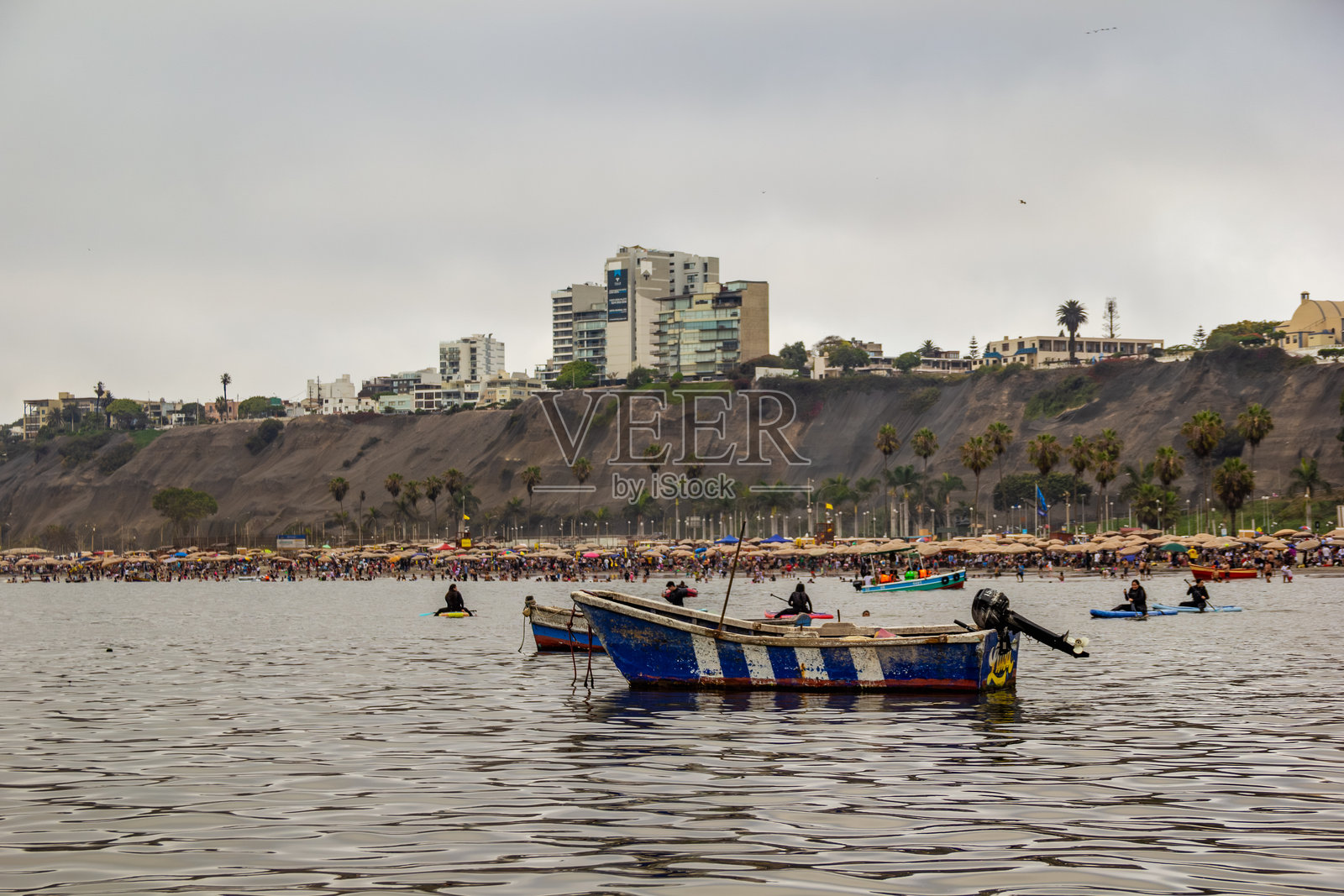 渔人码头、阿瓜杜尔塞海滩、乔里洛斯区 - 利马的船只照片摄影图片