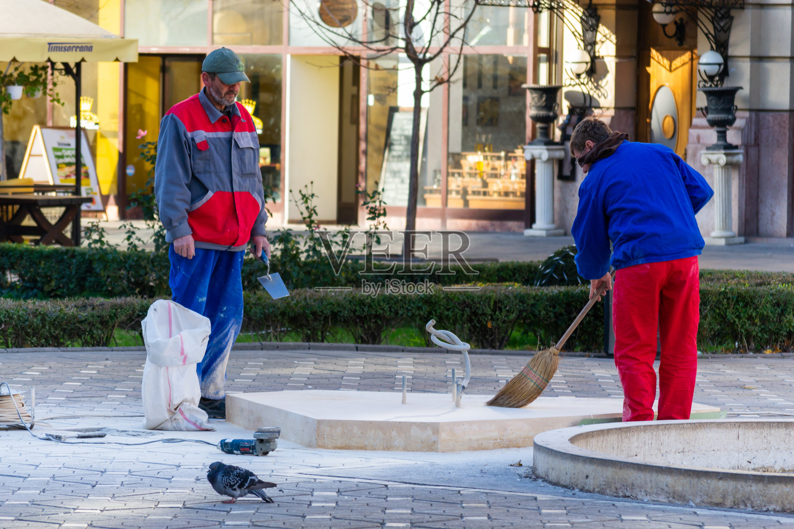 街头工作的人们照片摄影图片