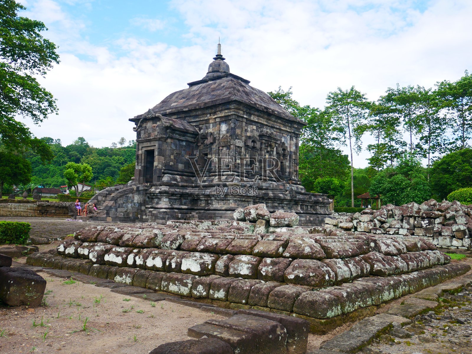 印度尼西亚日惹古老的佛教寺庙，班尤尼博寺照片摄影图片