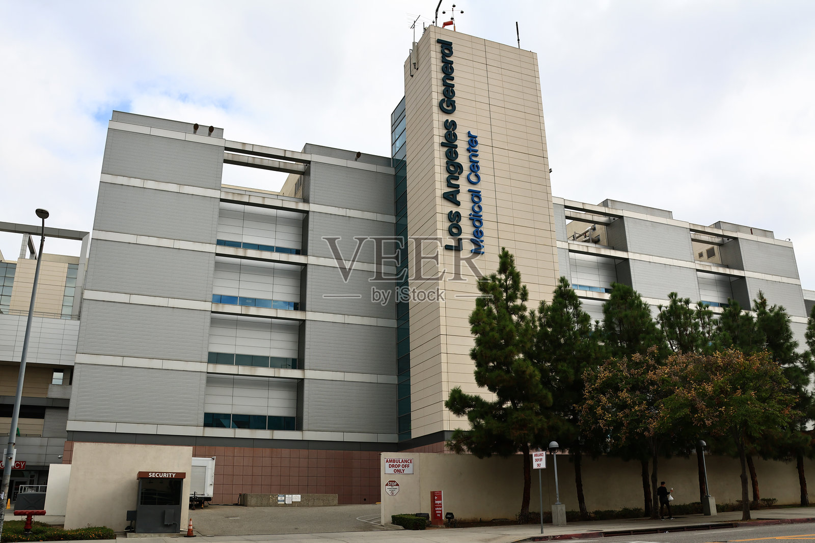 洛杉矶，加利福尼亚州 – 2025年11月5日：洛杉矶县南加州大学医疗中心医院照片摄影图片