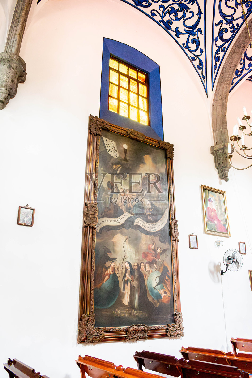 墨西哥哈拉帕和平圣母堂的历史宗教画照片摄影图片