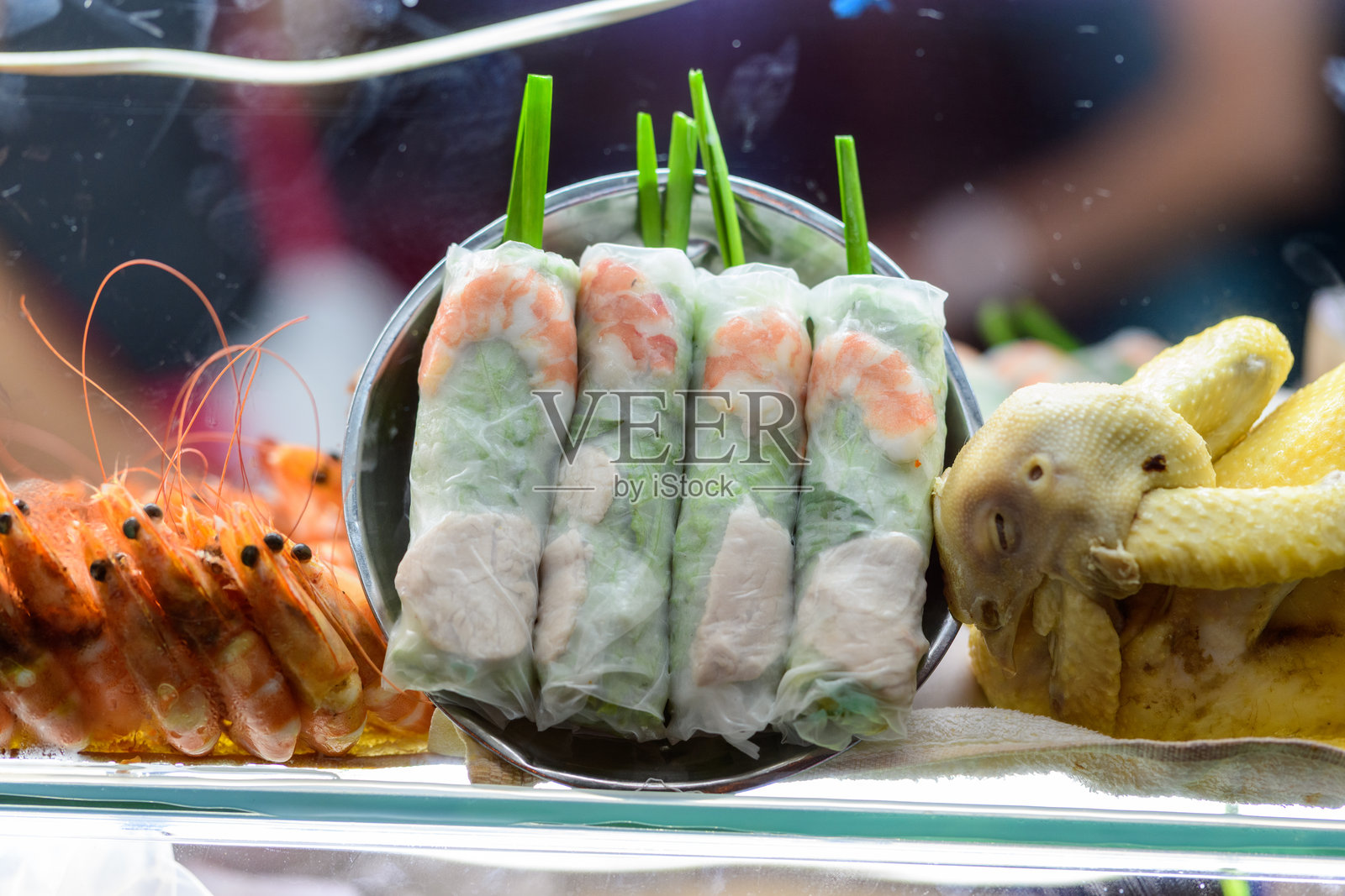 鲜虾鸡肉越南春卷照片摄影图片
