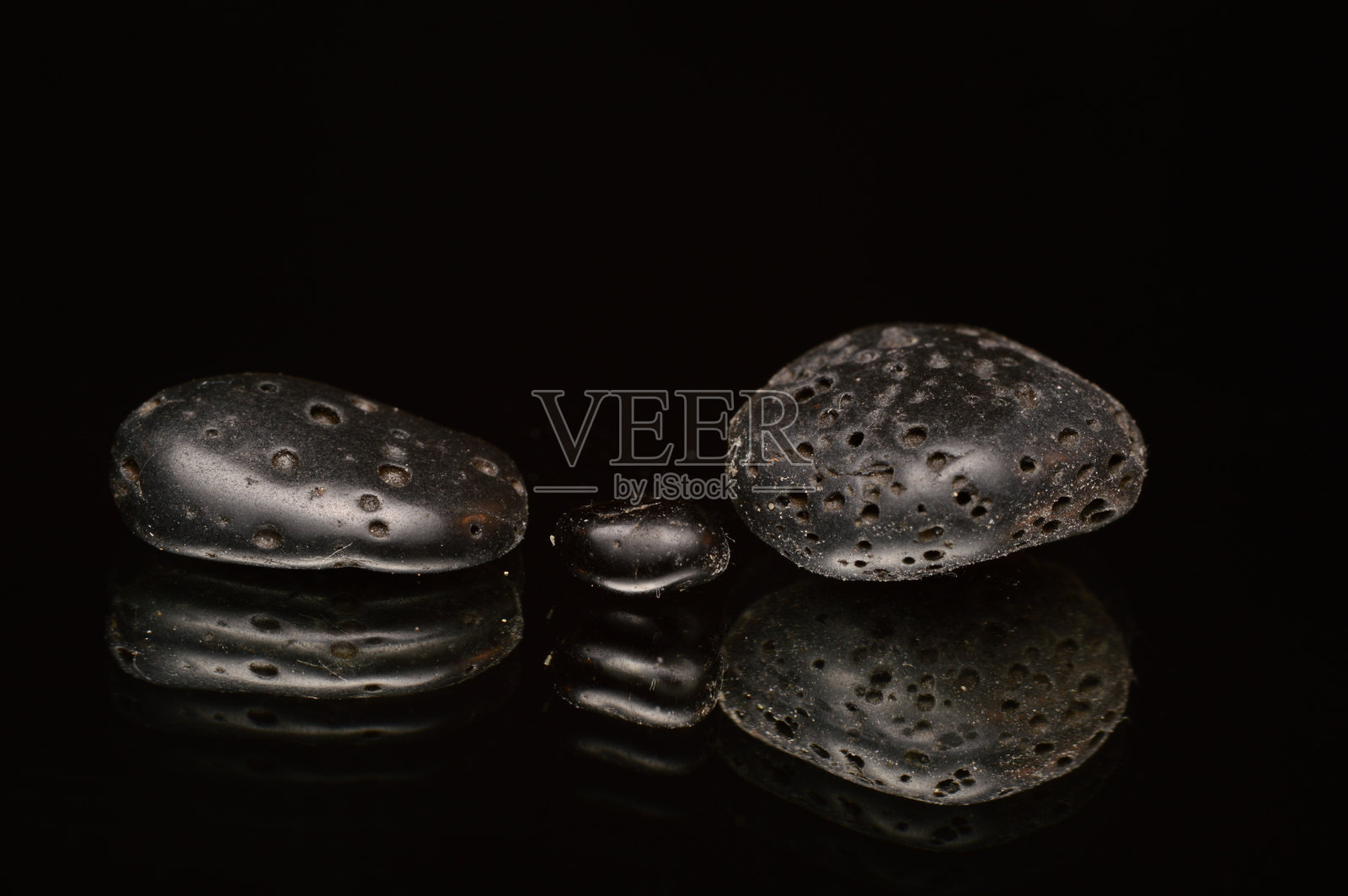 冰岛火山石微距自然倒影照片摄影图片