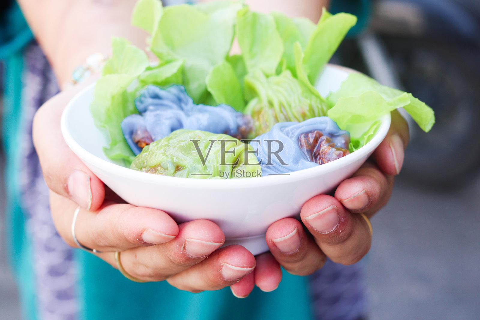 越南春卷街头小吃照片摄影图片