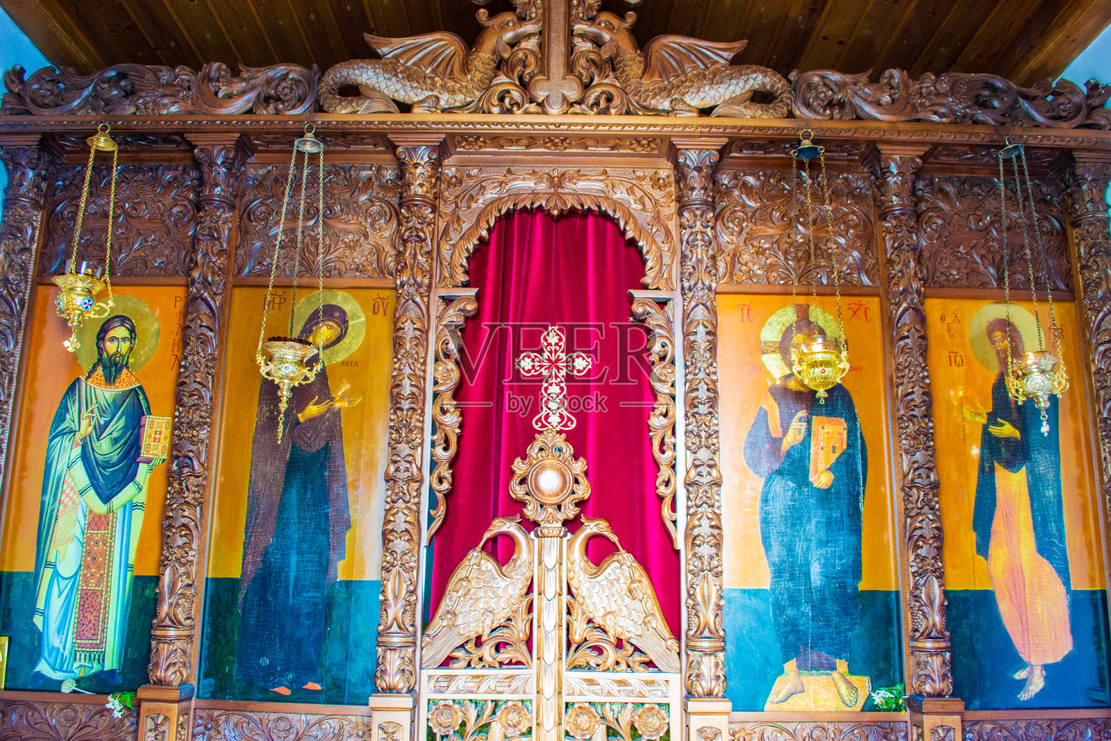 希腊莱夫卡达岛帕纳吉亚法内罗梅尼修道院及其庭院花园照片摄影图片