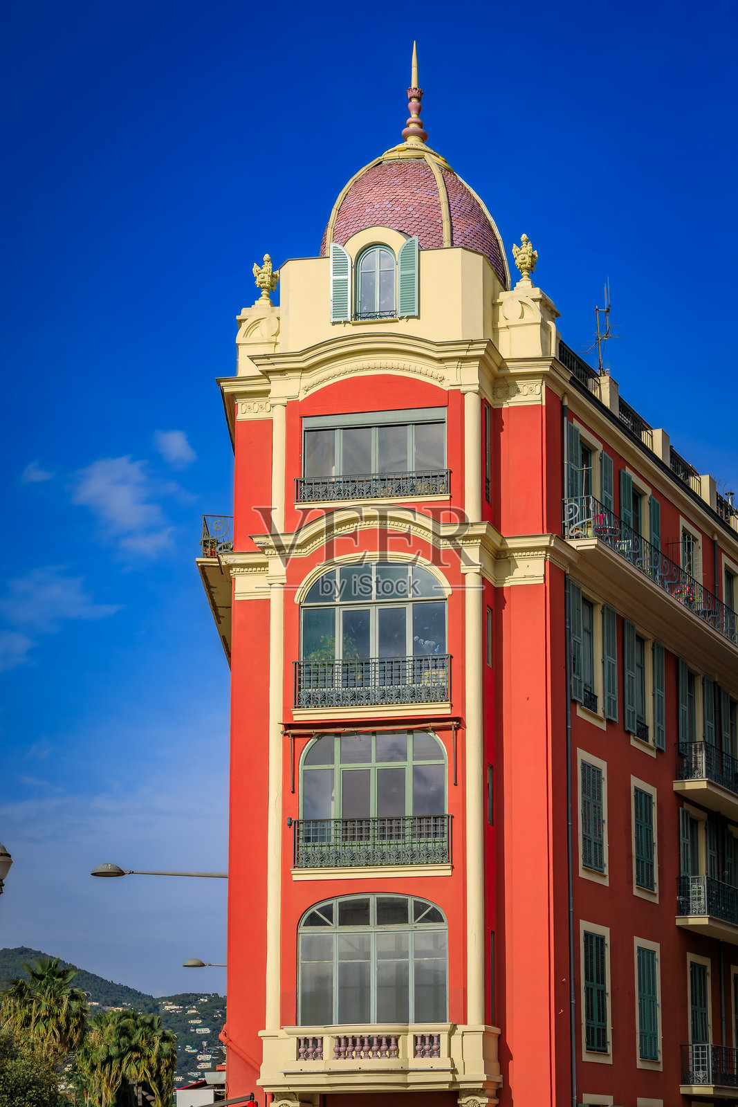 法国蔚蓝海岸尼斯中，华丽多彩的马塞纳广场建筑照片摄影图片