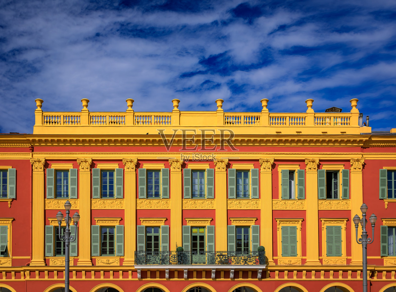 法国蔚蓝海岸尼斯马塞纳广场上华丽多彩的建筑照片摄影图片