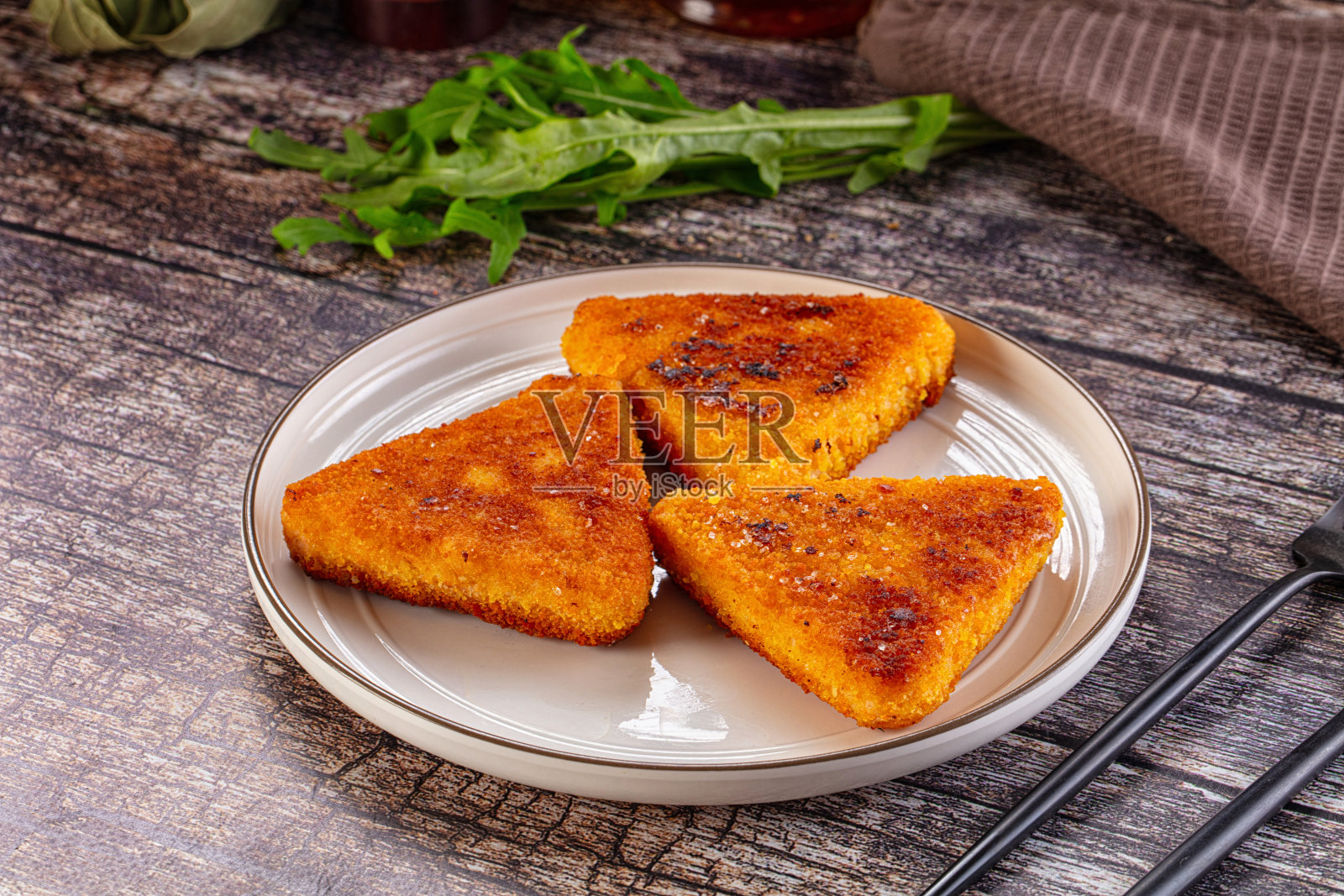 炸至金黄的鱼排三角形照片摄影图片