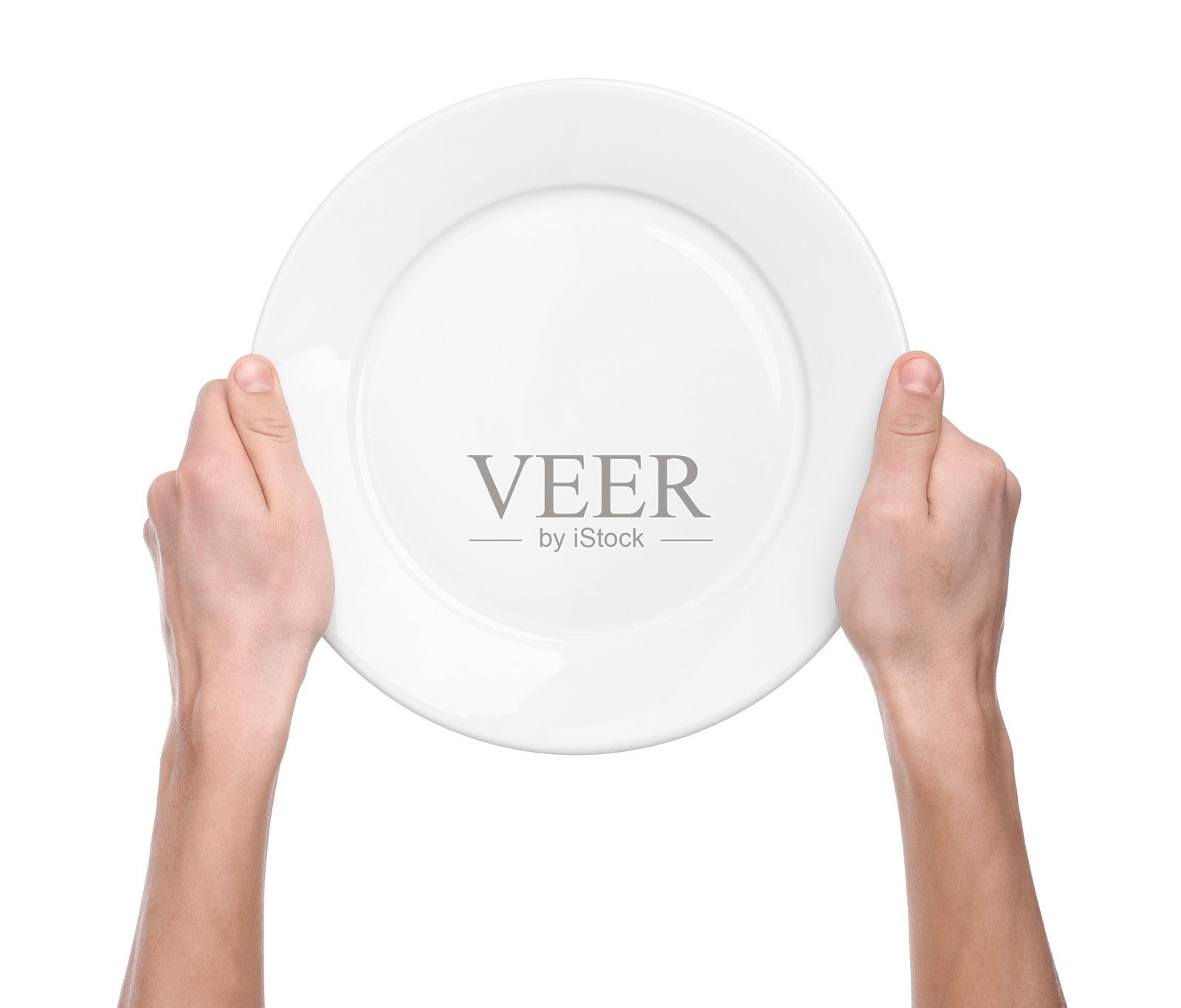 特写：一个男人在白色背景前拿着空盘子照片摄影图片