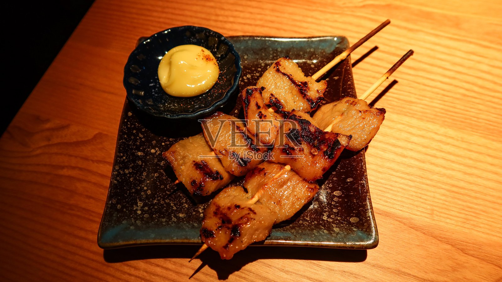 烤日式猪脸颊特写照片摄影图片