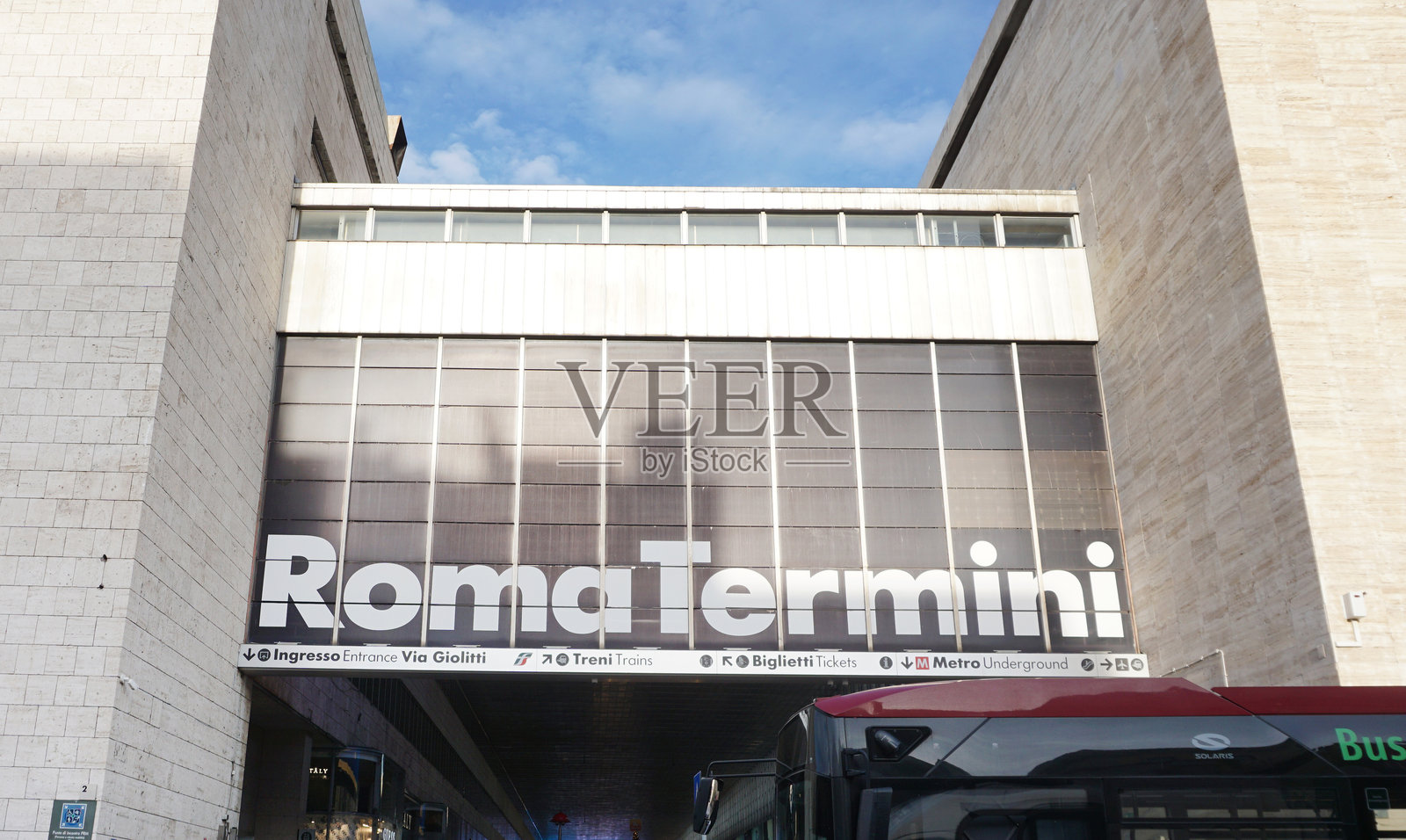 意大利罗马特米尼火车站入口的外部景观照片摄影图片