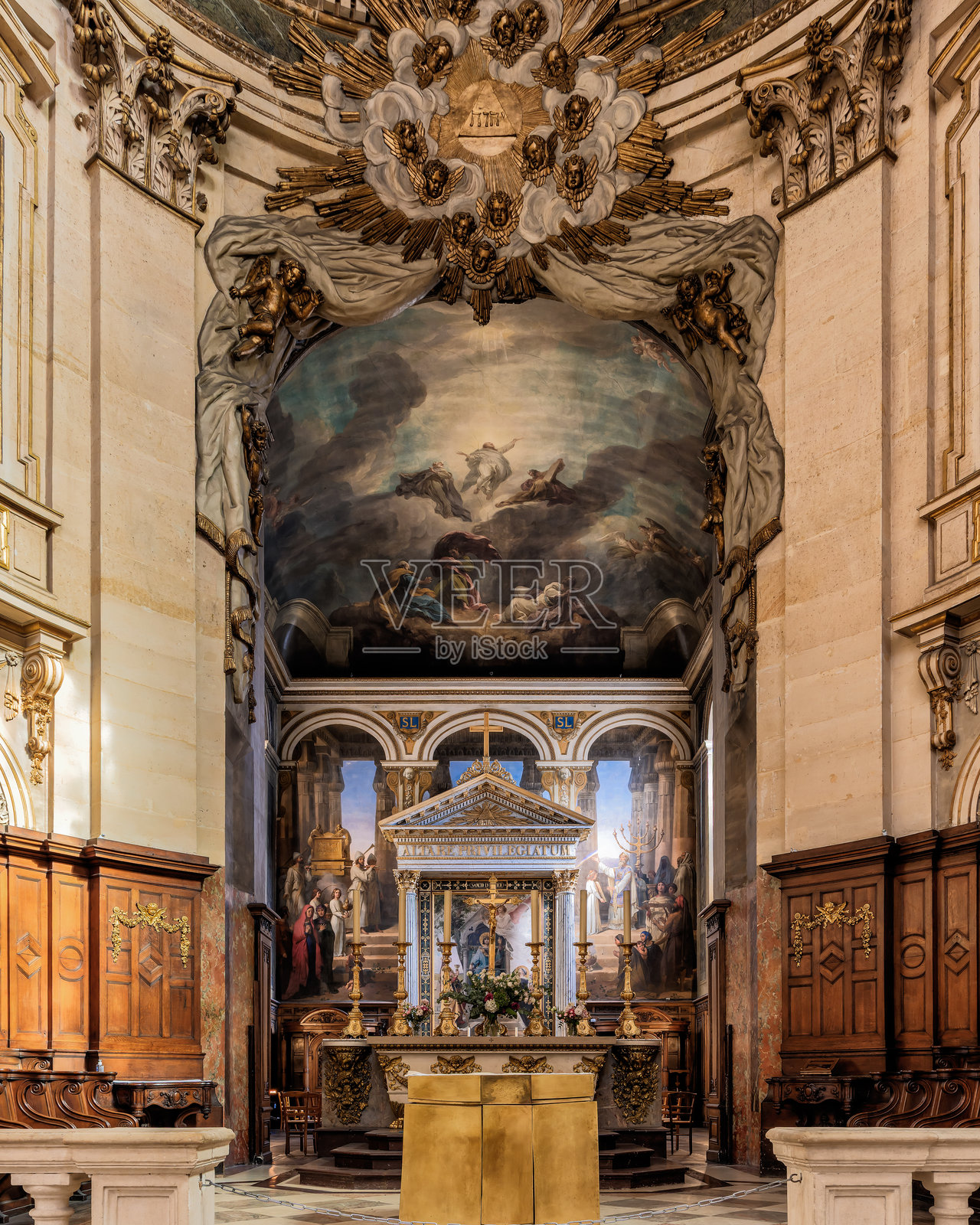 法国巴黎圣罗克教堂宏伟的内部照片摄影图片