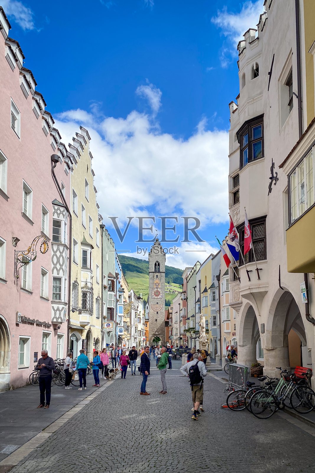 意大利施泰尔青（维皮泰诺）新城及十二塔楼（Torre delle Dodici）照片摄影图片