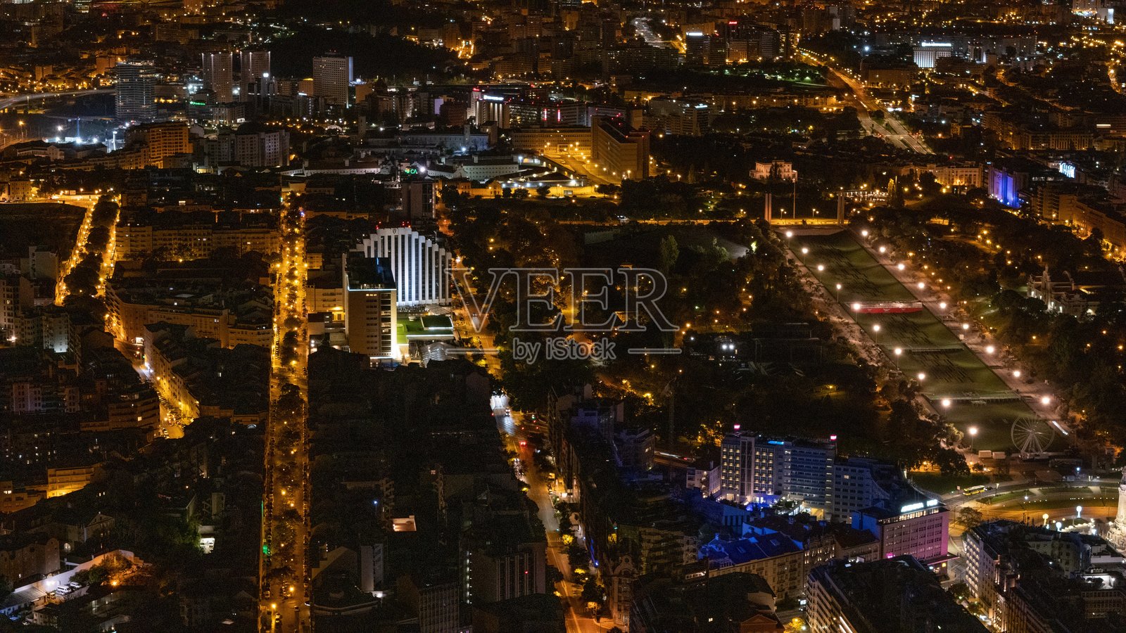 里斯本色彩斑斓、充满活力的历史老城街道照片摄影图片