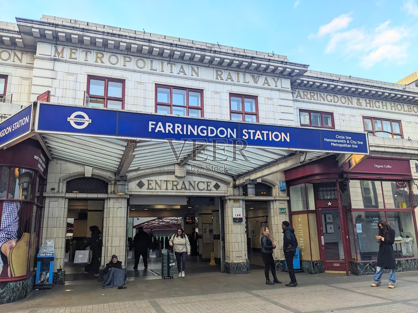 法灵顿车站的历史入口,拥有最初的伦敦大都会铁路外观照片摄影图片