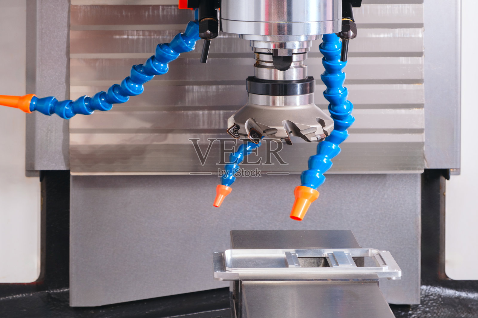 可编程的现代数控数字程序机床，专业的金属加工机床。工业金属加工概念背景照片摄影图片