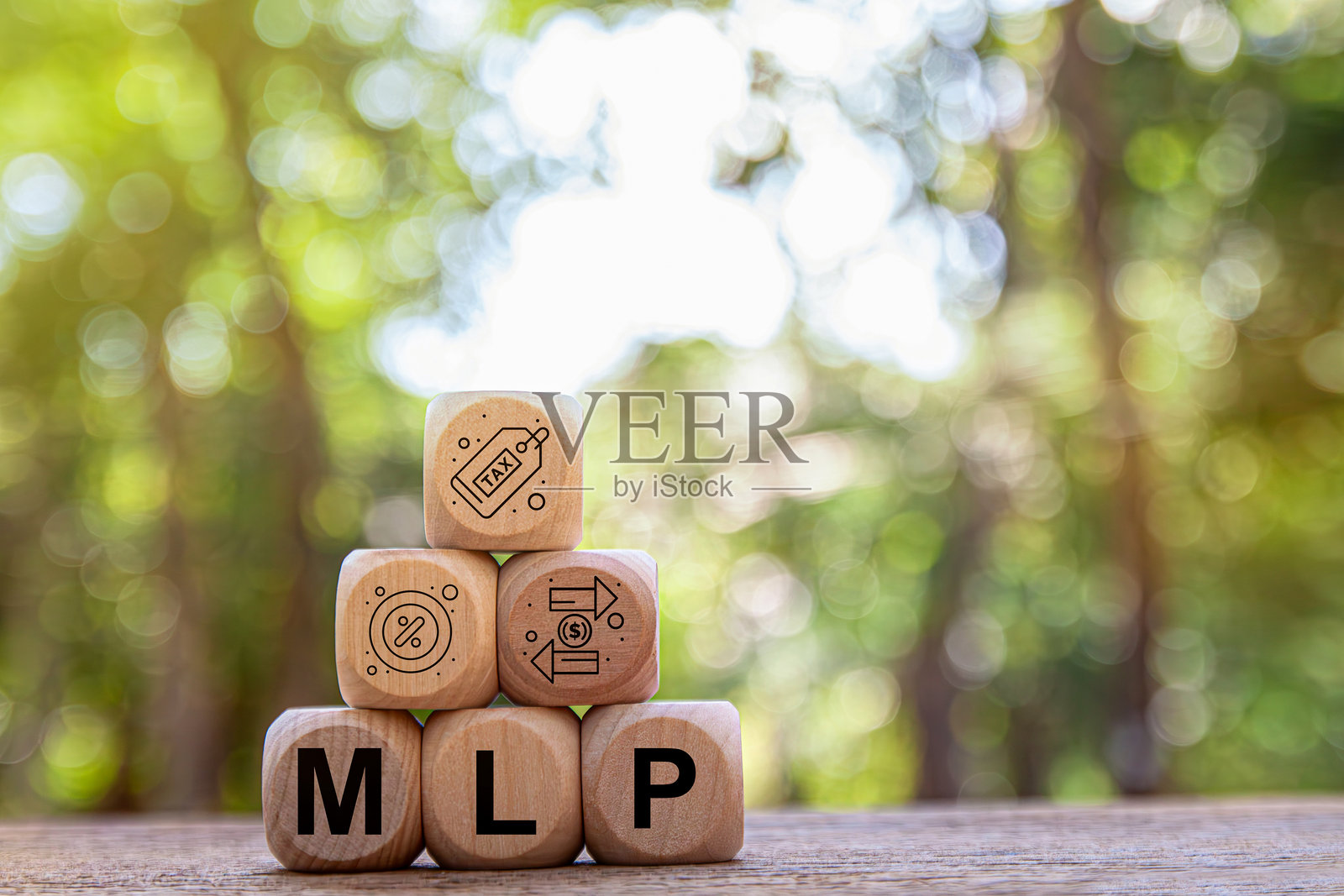 MLP有限合伙企业，这是一种常见的上市公司有限合伙制合资企业，其商业概念印章已缩写。照片摄影图片