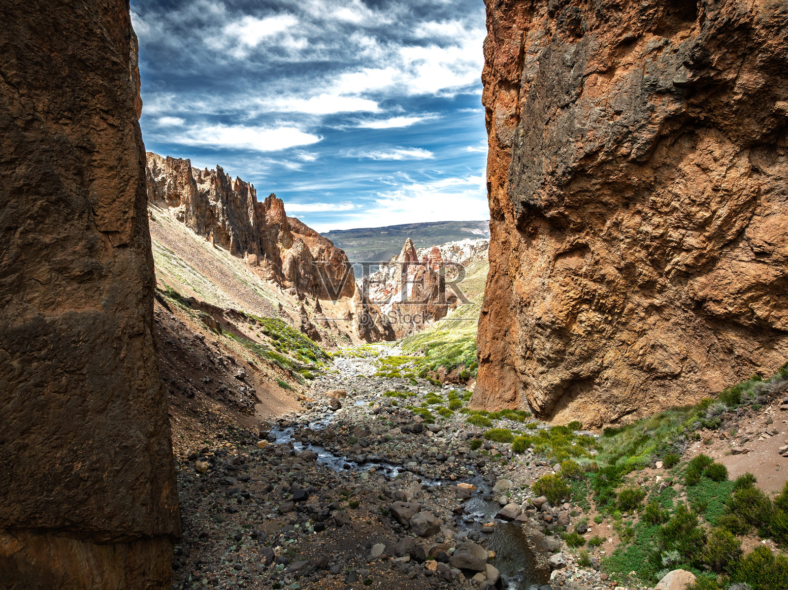 巴塔哥尼亚耶尼梅尼国家保护区狭窄的峡谷通道照片摄影图片