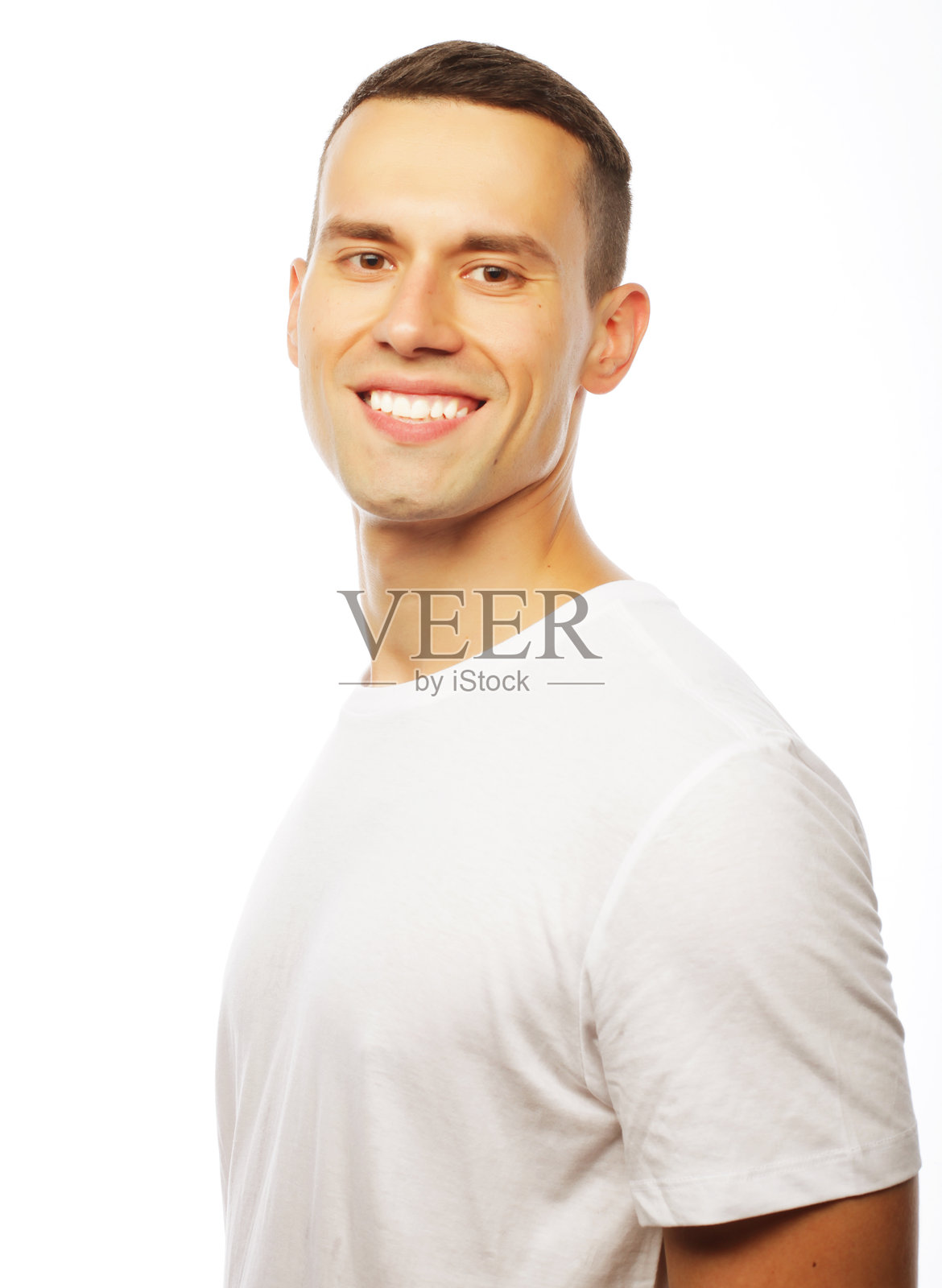 生活方式与人物概念：穿着白色T恤的帅气男人照片摄影图片