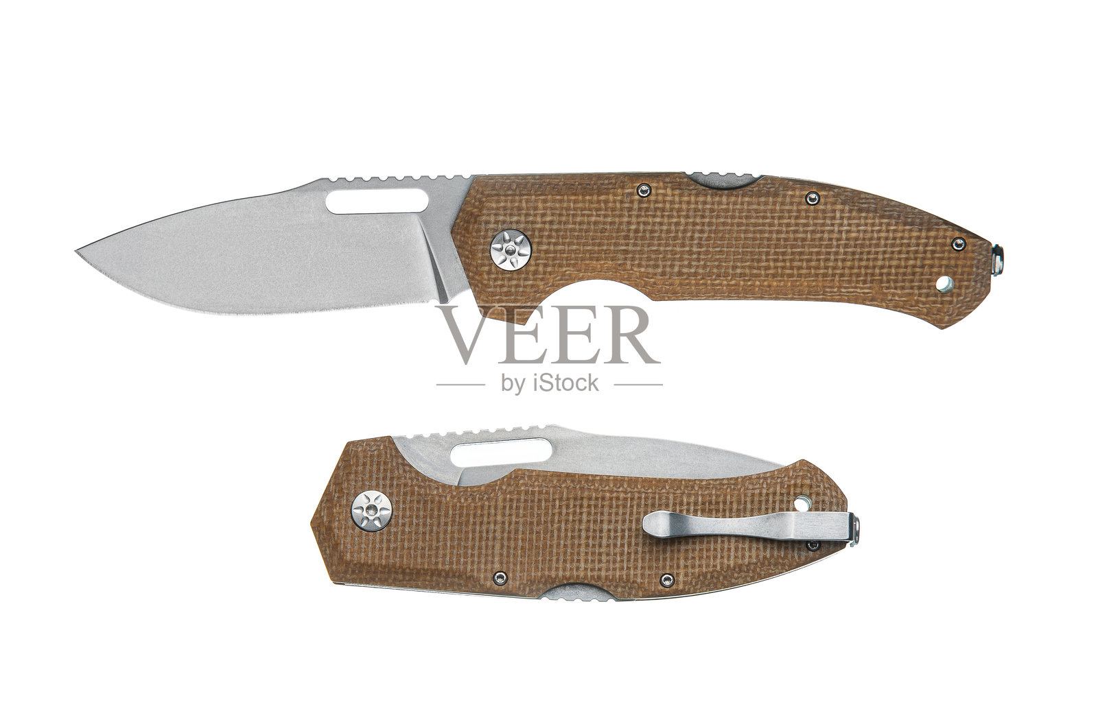 两个带有棕色Micarta手柄的折叠口袋刀，一把打开，一把关闭，置于白色背景上。照片摄影图片