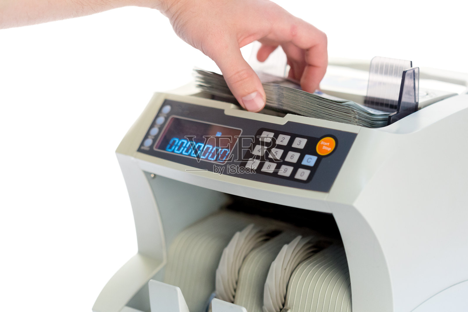 在明亮的背景下使用验钞机清点现金照片摄影图片