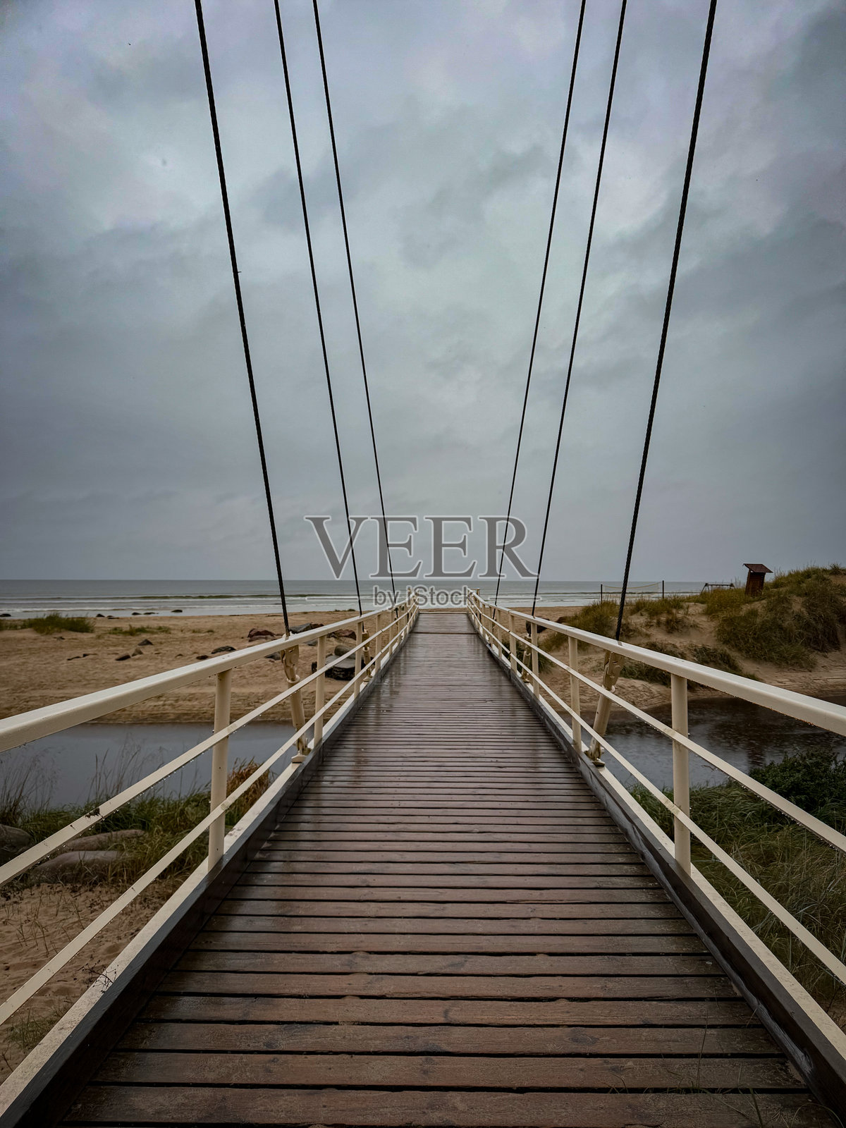 一座通往大海的桥照片摄影图片