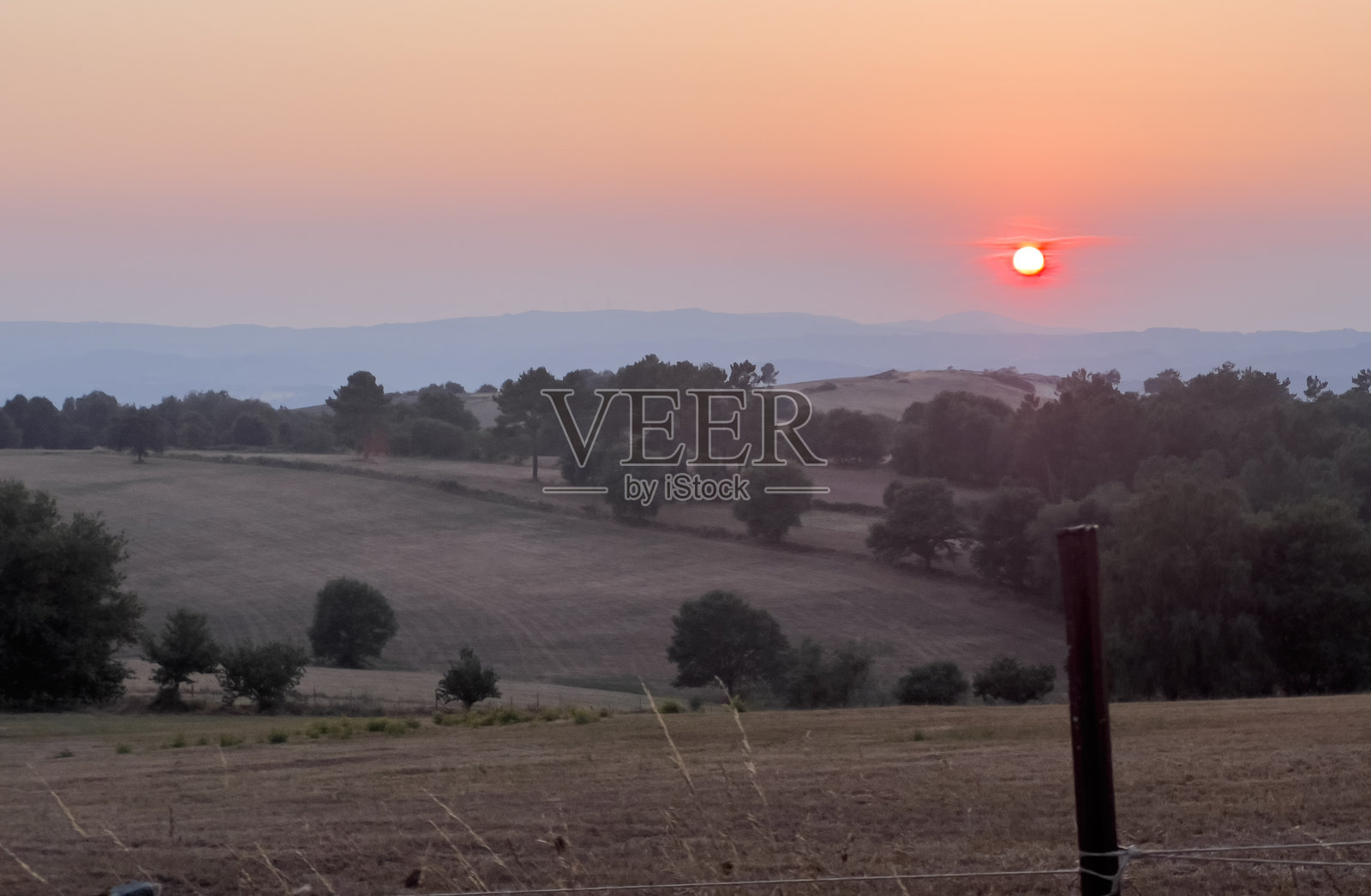 西班牙乡村的日落照片摄影图片