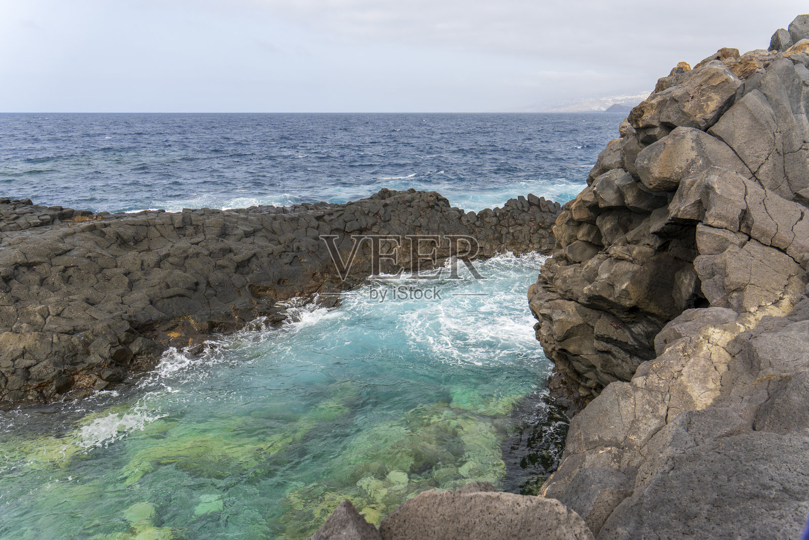 来自洛斯西洛斯的特内里费北部绝美风光。洛斯西洛斯是西班牙加那利群岛特内里费岛圣克鲁斯-德特内里费省的一个市。照片摄影图片