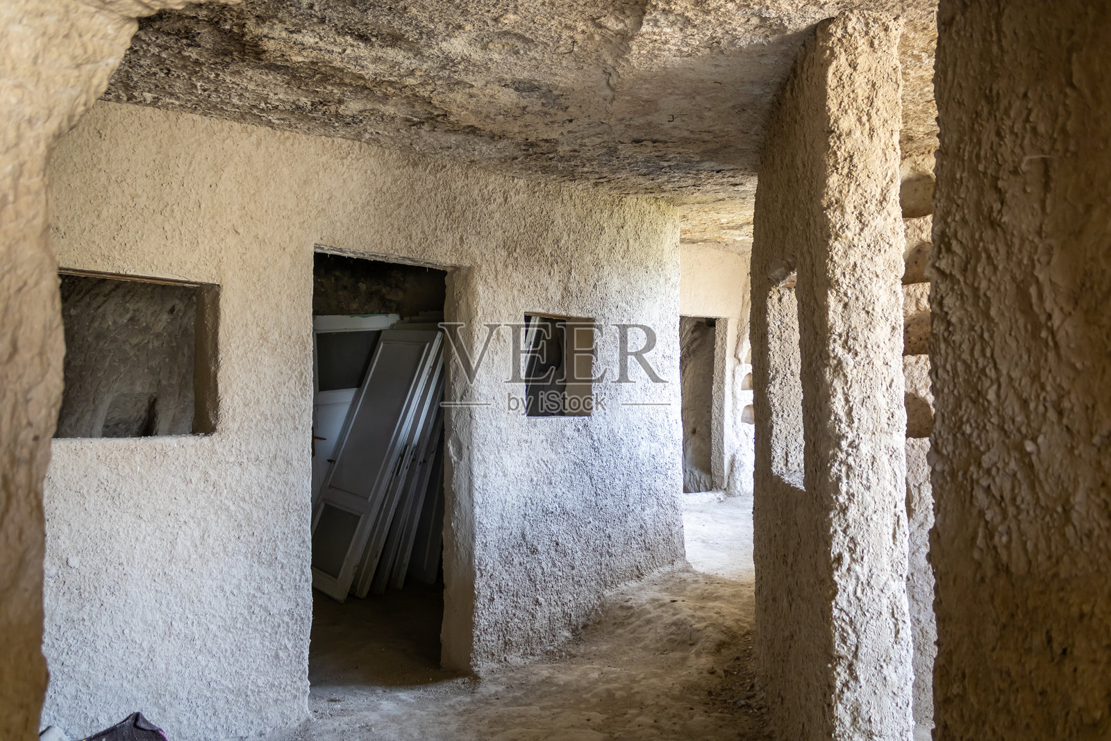 格雷梅卡帕多奇亚杜穆什·卡迪尔教堂的僧侣居所被改造成储藏室照片摄影图片