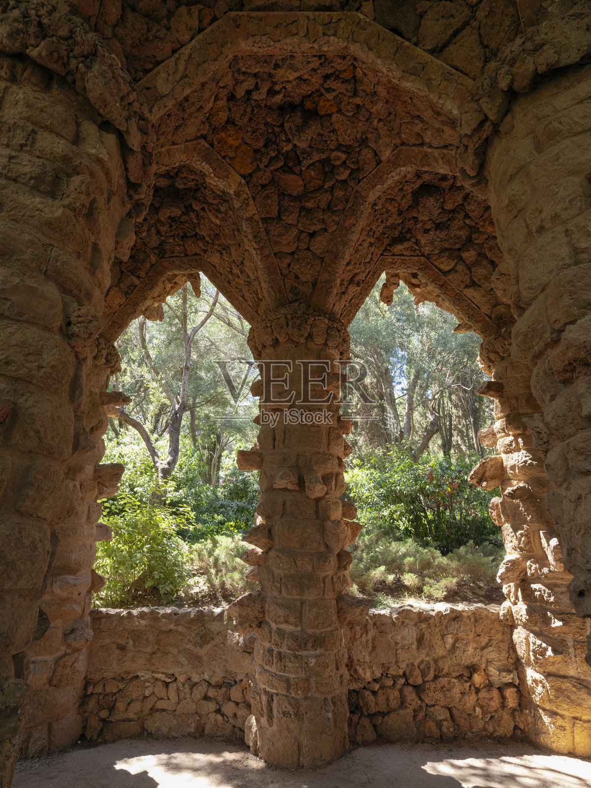 西班牙加泰罗尼亚巴塞罗那省巴塞罗那的古埃尔公园照片摄影图片