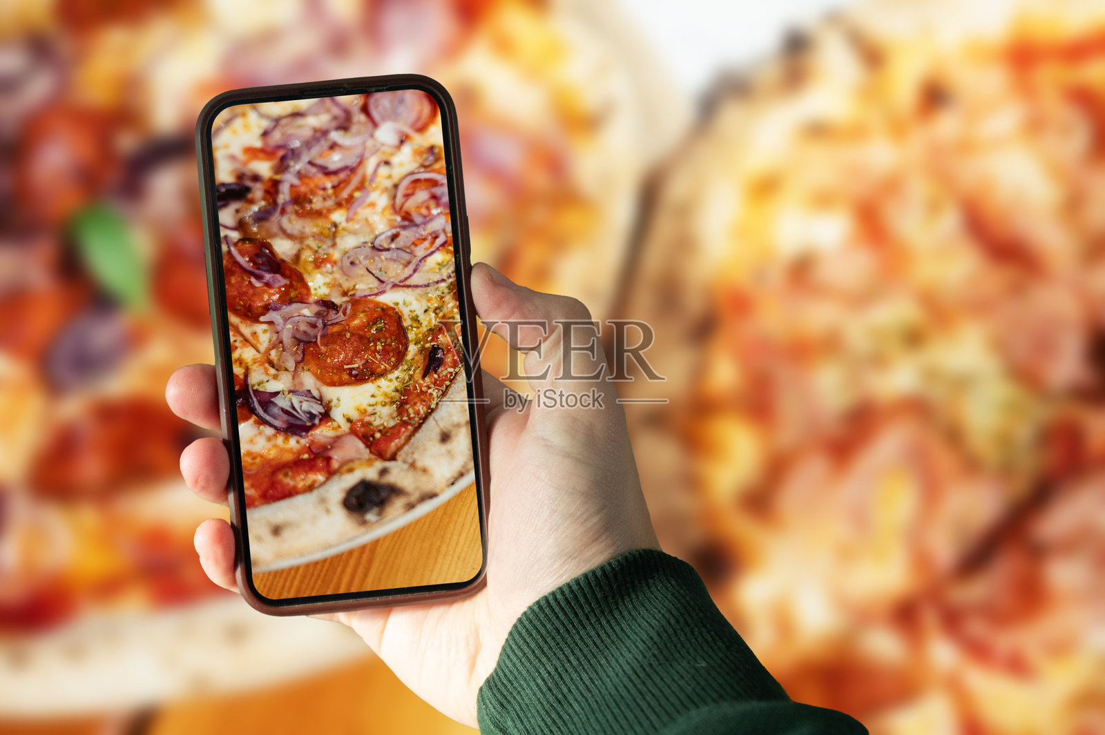 正在拍摄披萨的照片照片摄影图片