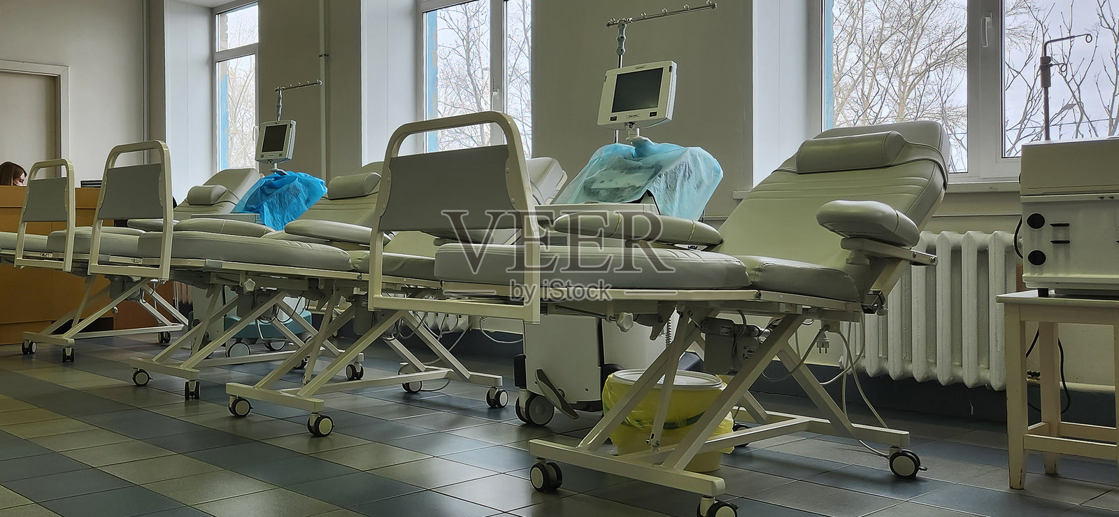 献血与输血室，有空床照片摄影图片