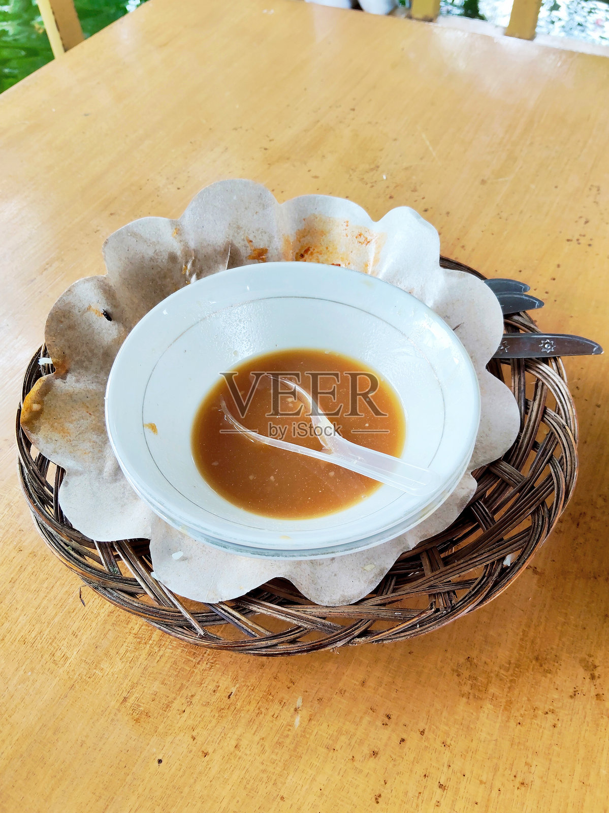 美味餐后空碗和盘子照片摄影图片